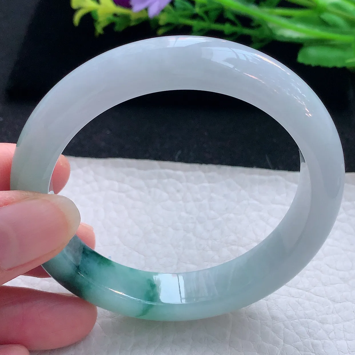 nr自然光56*12.2*8.5平安镯 翡翠a货玉手镯飘蓝花宽边玉手环