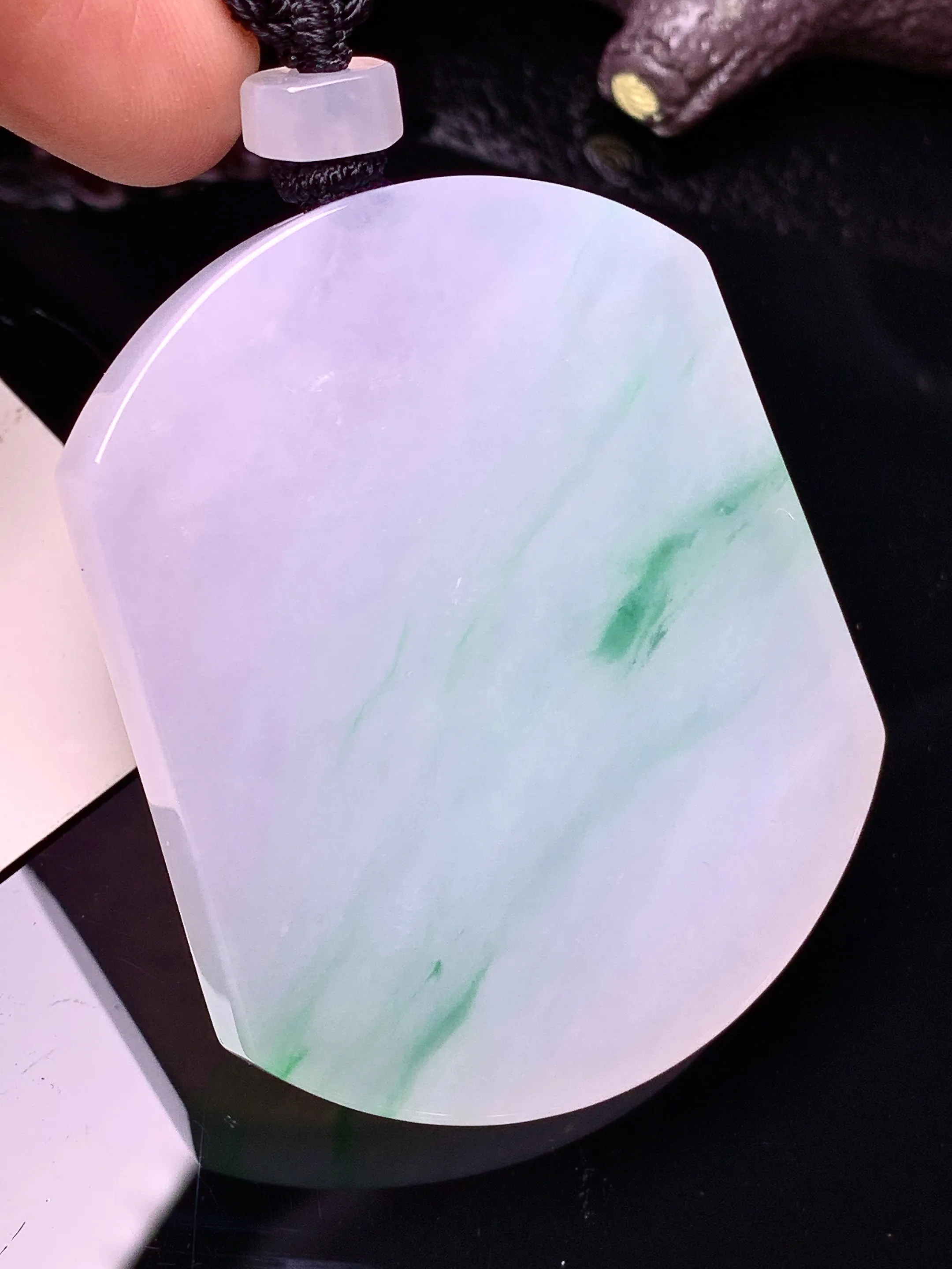 飘绿无事牌吊坠 玉质细腻 色泽清新艳丽 整体尺寸54*45*6.2