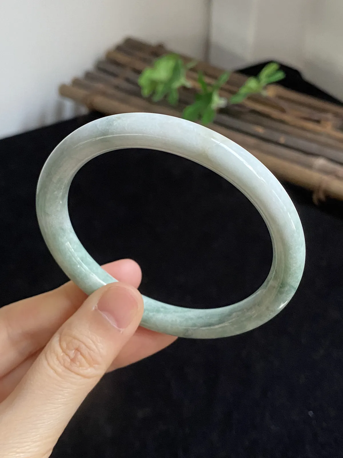 贵妃镯58.5圈口，翡翠手镯