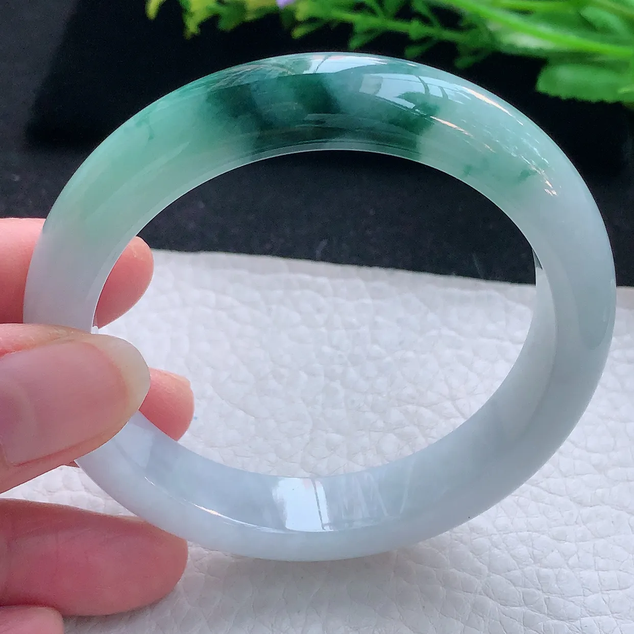 nr自然光56*12.2*8.5平安镯 翡翠a货玉手镯飘蓝花宽边玉手环