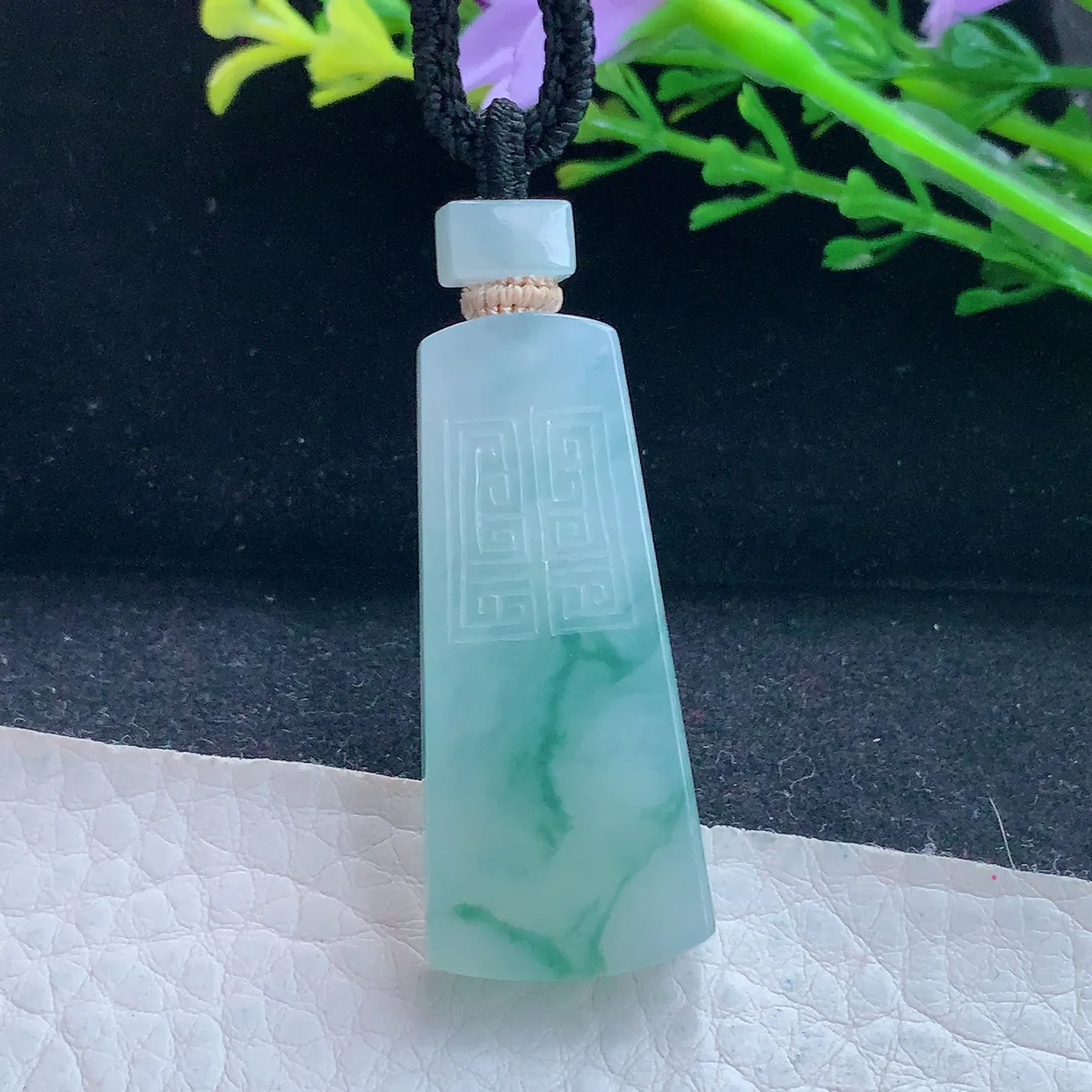 yl实拍40.2*17.6*6翡翠a货精雕冰飘花怀古雕无事牌玉吊坠 玉挂件