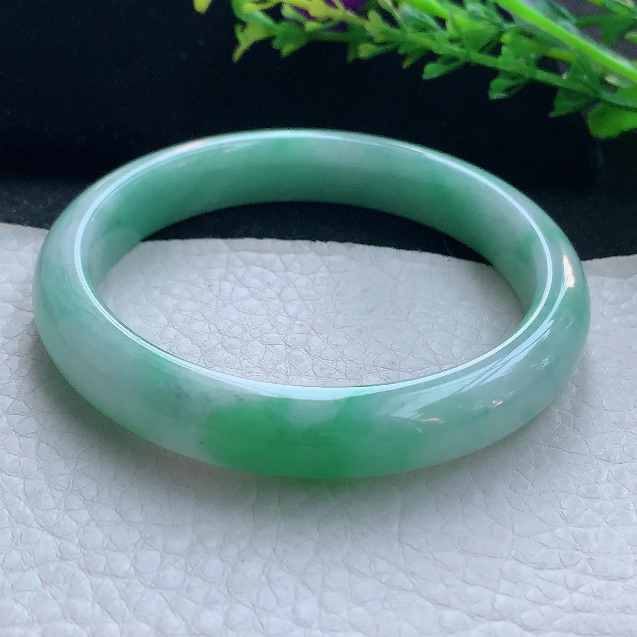 js自然光58.5*11.3*7.8平安镯 翡翠a货玉手镯精美飘绿宽边玉手环