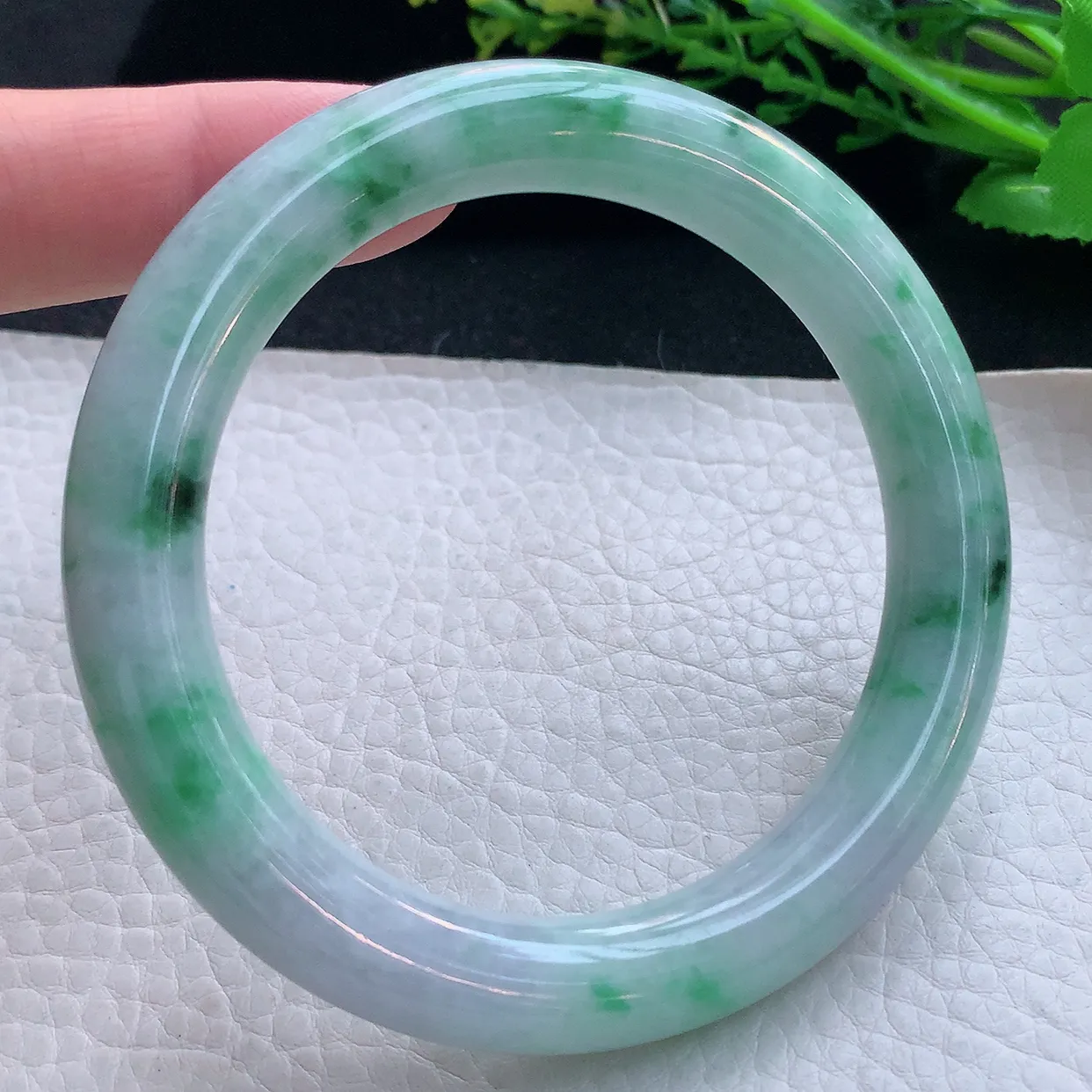 n大圈口60*10.9美人镯 翡翠a货玉手镯精美春带彩圆条玉手环