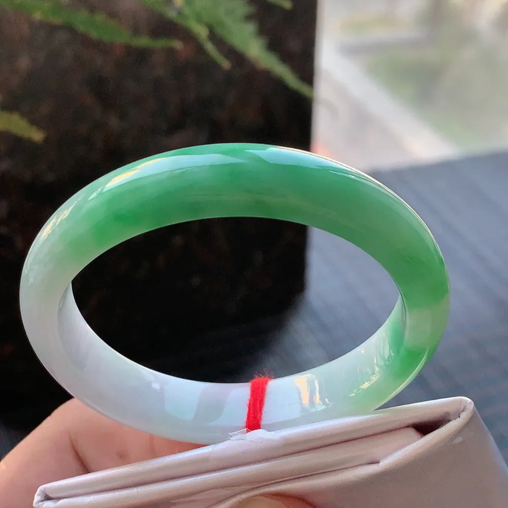 贵妃冰糯翠绿 无瑕 尺寸:56.2/47.8/11.9/7.5 色好