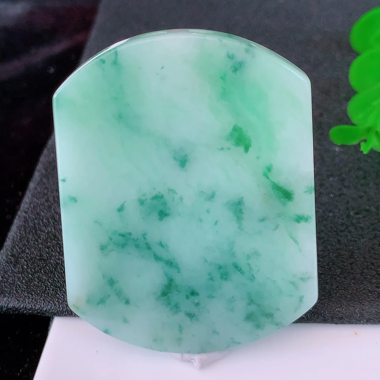 自然光实拍，冰润飘花翡翠平安无事牌吊坠，平平安安，无事牌翠色灵动，佩戴平安时尚！#46.16