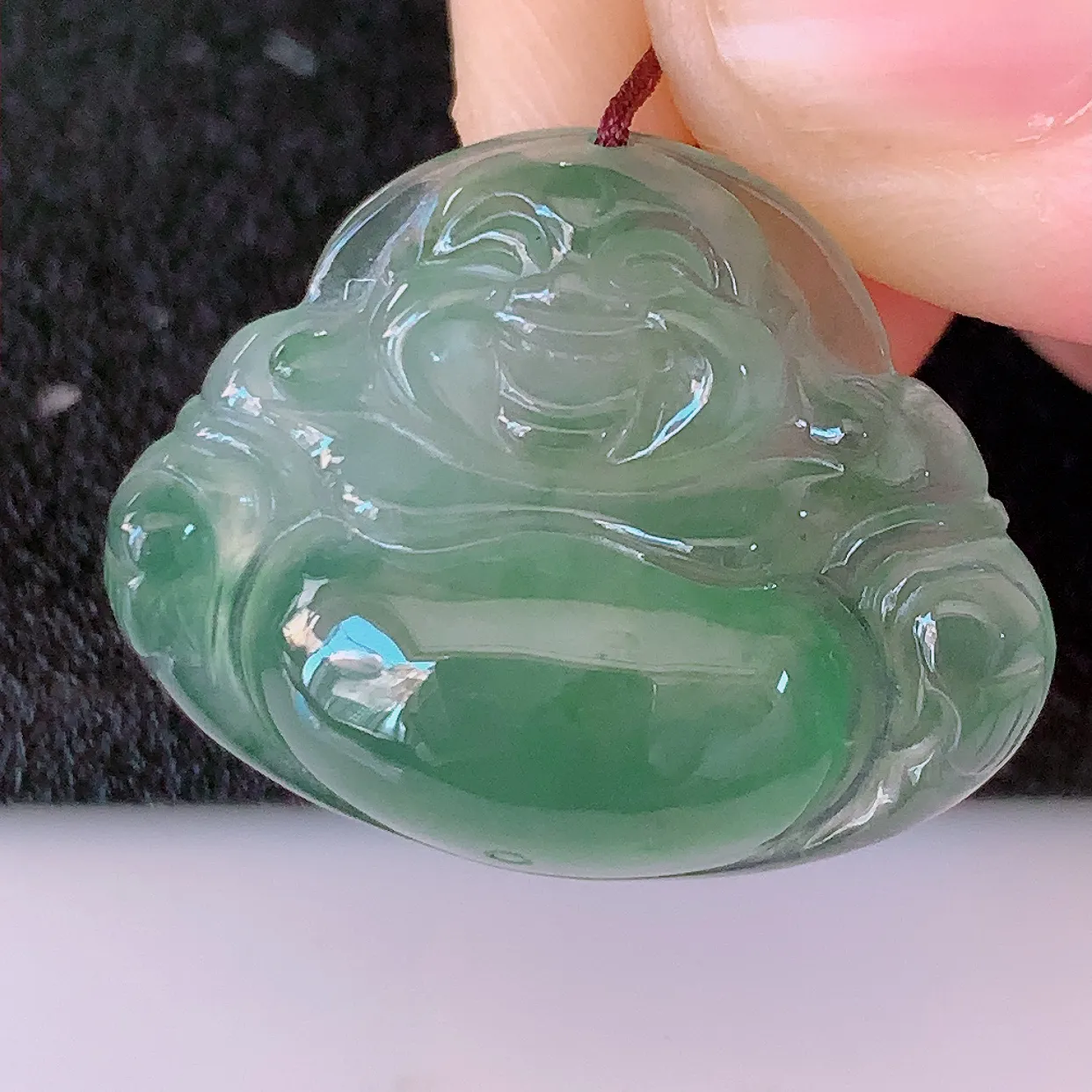 自然光实拍，冰种飘花翡翠佛公，水灵起胶，翠色迷人，佛公在心中，一生平安，饱满圆润，开怀大笑佛公，配戴灵气十足！#46.16