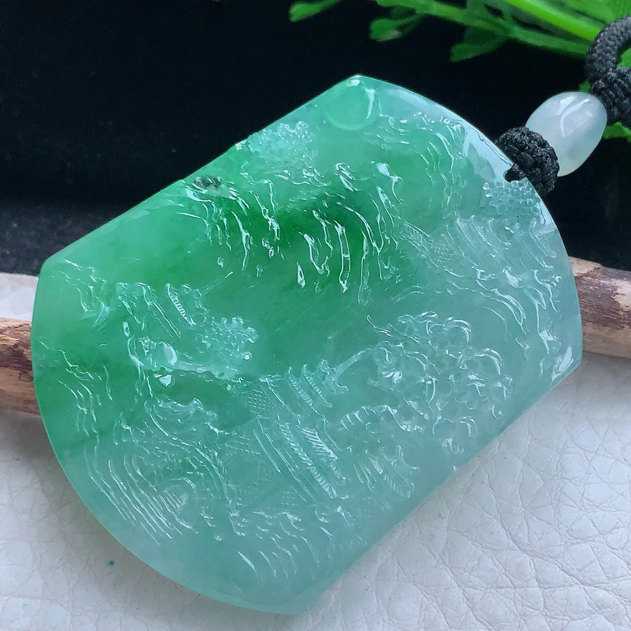 yl实拍55*43.5*5.6翡翠a货精雕冰飘阳绿山水 大好河山玉吊坠 玉挂件