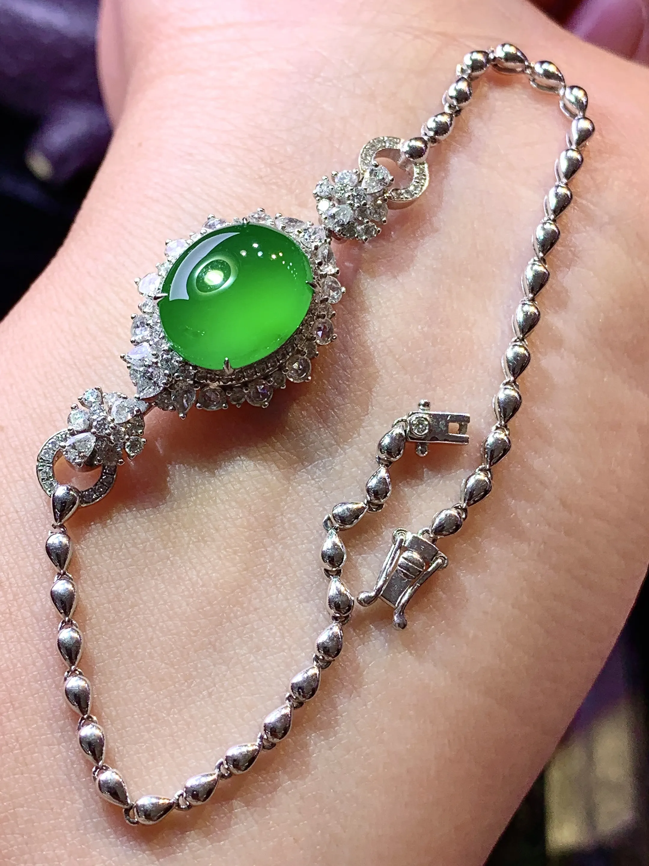 18k金钻镶嵌满绿蛋面手链吊坠两用款 玉质细腻 色泽清新艳丽 整体尺寸25.6*14.8*10.2