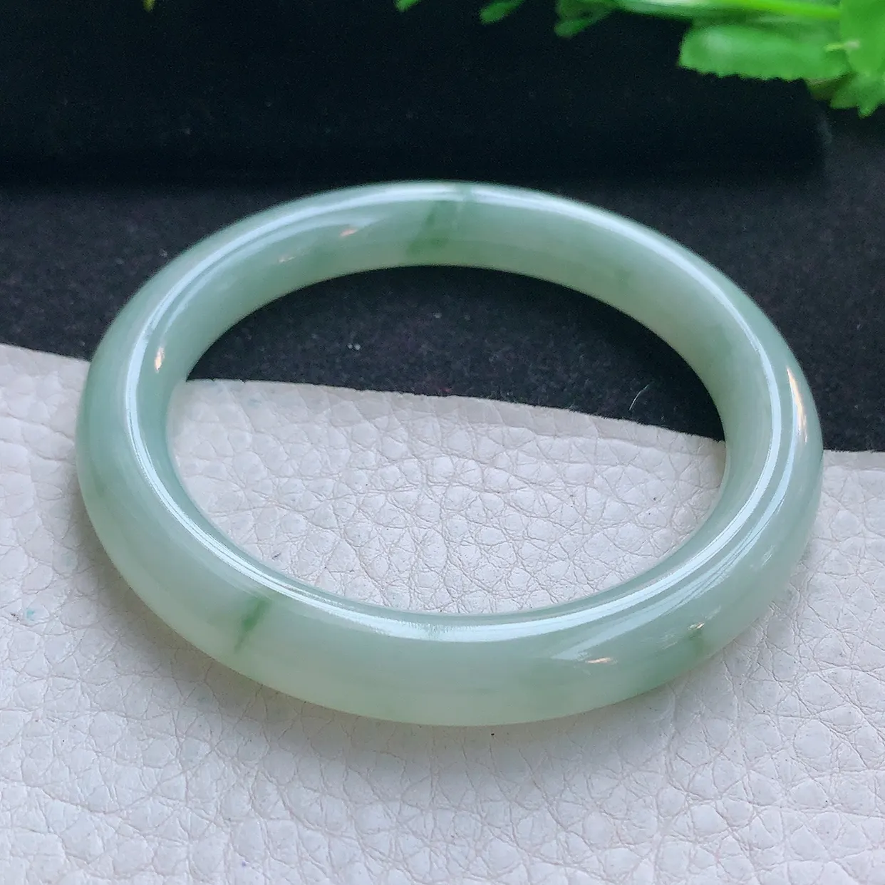 xx自然光56*9.3美人镯 翡翠a货玉手镯冰飘花圆条玉手环 叮当镯