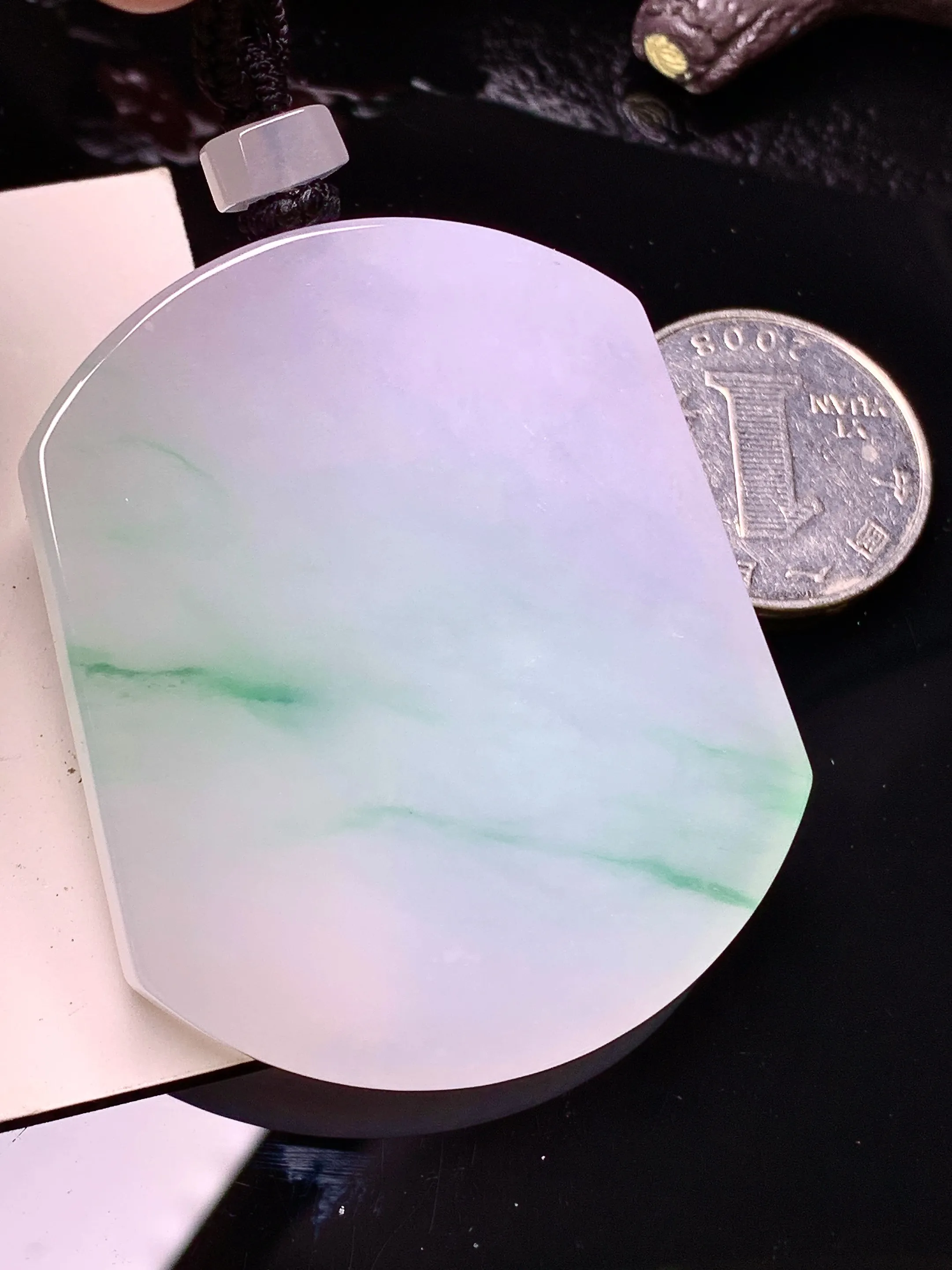 飘绿无事牌吊坠 玉质细腻 色泽清新艳丽 整体尺寸54*45*6.2