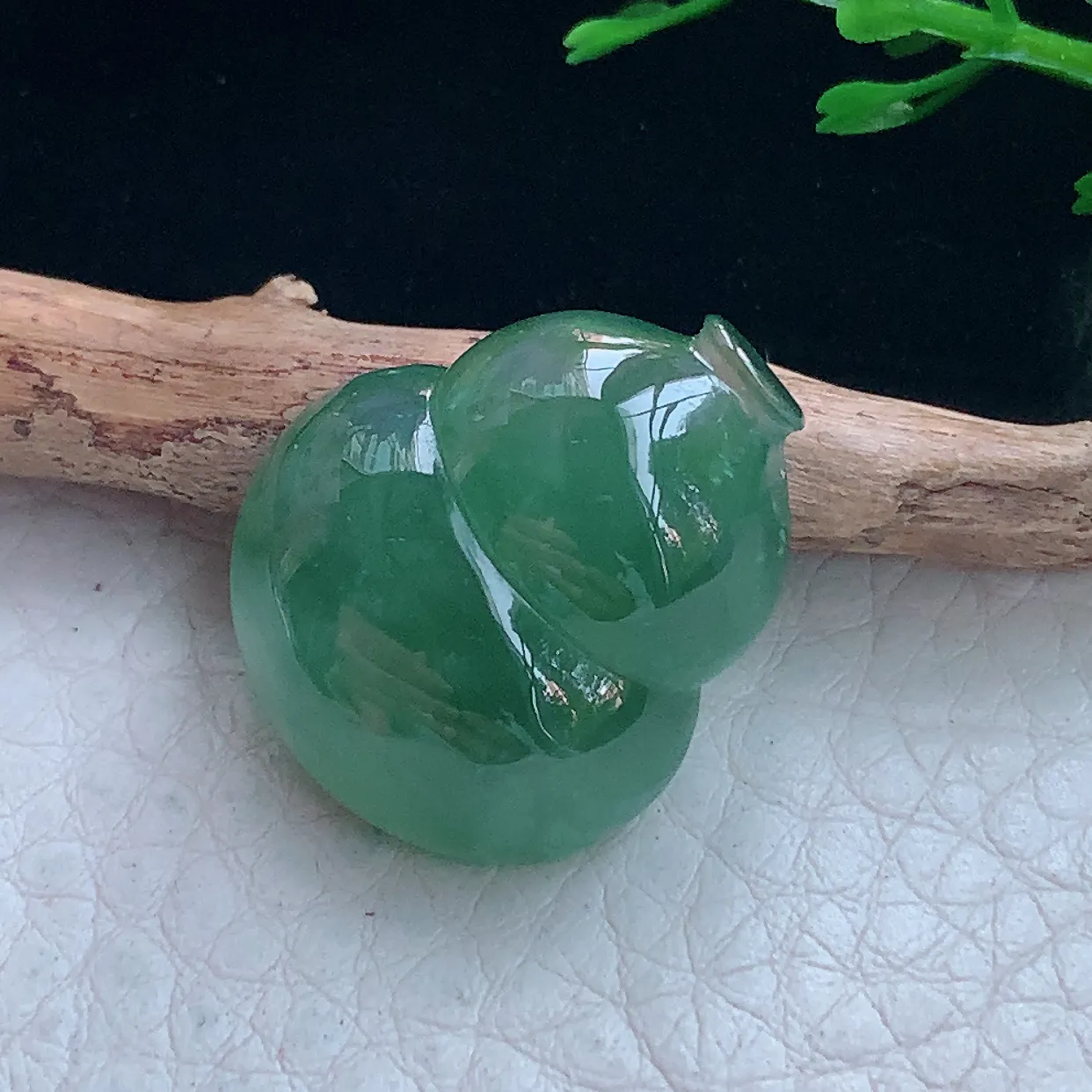 lz自然光23.3*20*9.2镶嵌款缅甸翡翠精雕冰油饱满葫芦玉吊坠 玉挂件