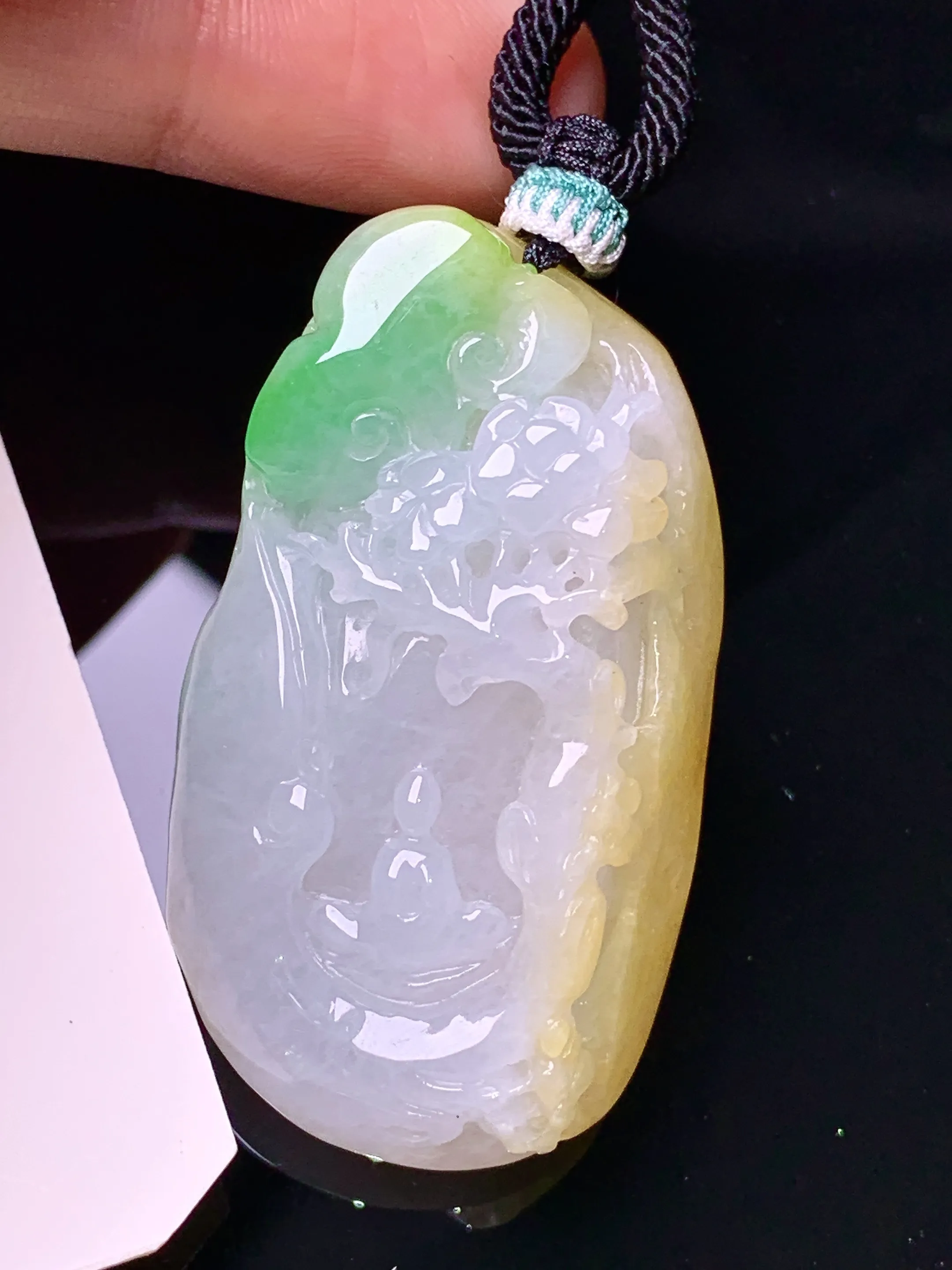 飘黄绿悟道吊坠 玉质细腻 色泽清新艳丽 整体尺寸47.2*26.5*11.2