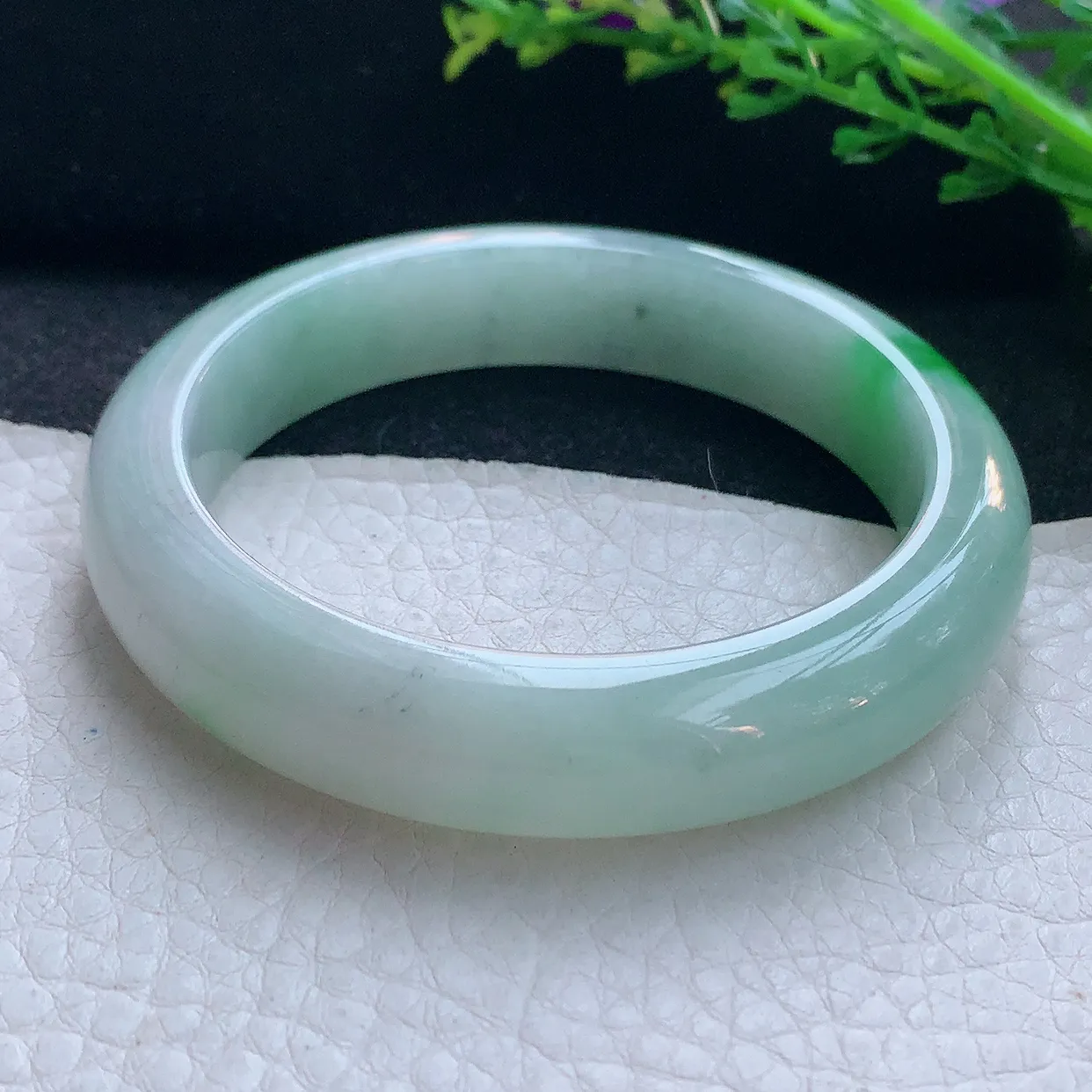 n自然光56*12.5*8.5平安镯 翡翠a货玉手镯精美飘阳绿宽边玉手环