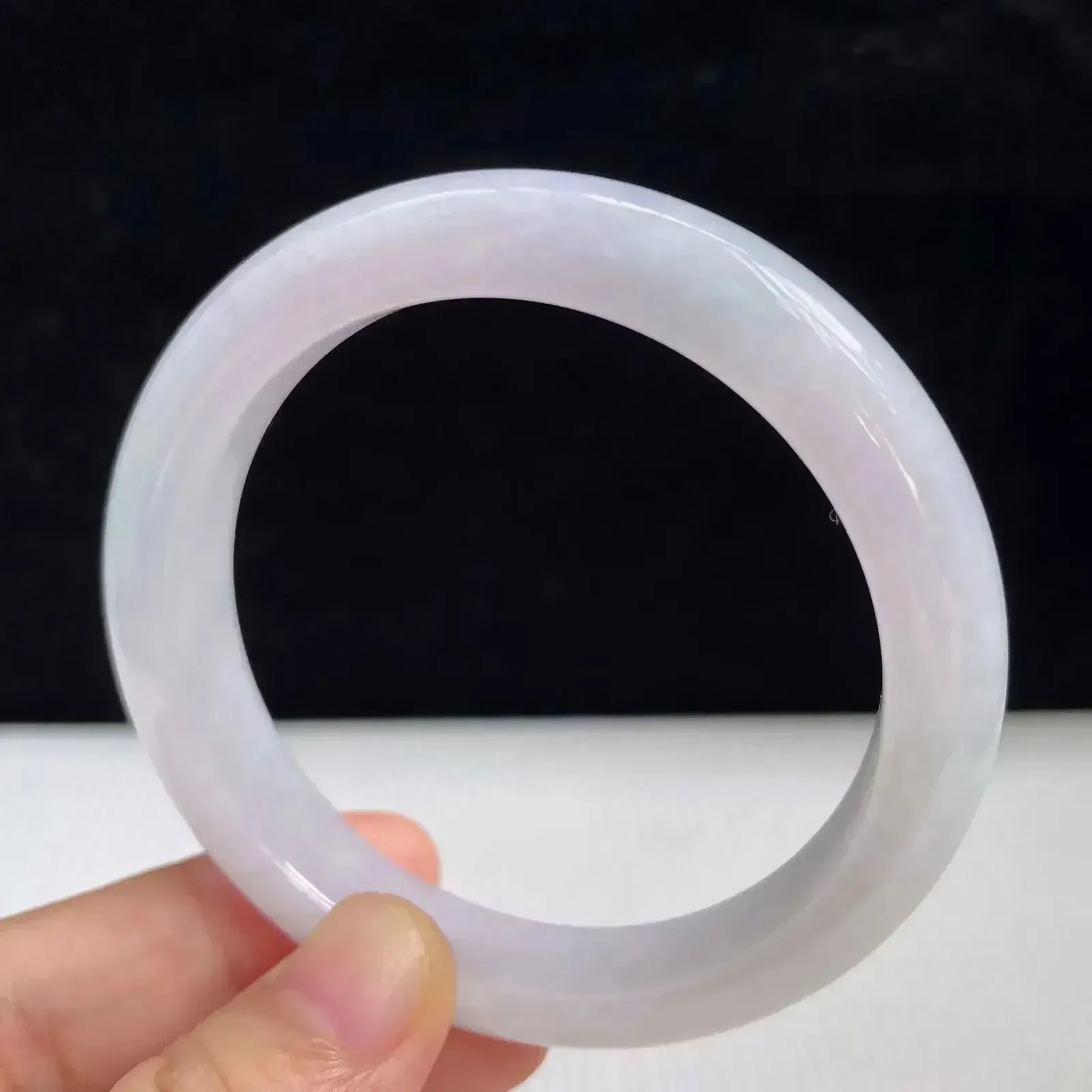 自然光拍摄天然翡翠A货淡紫好种水54mm手镯 47.27克