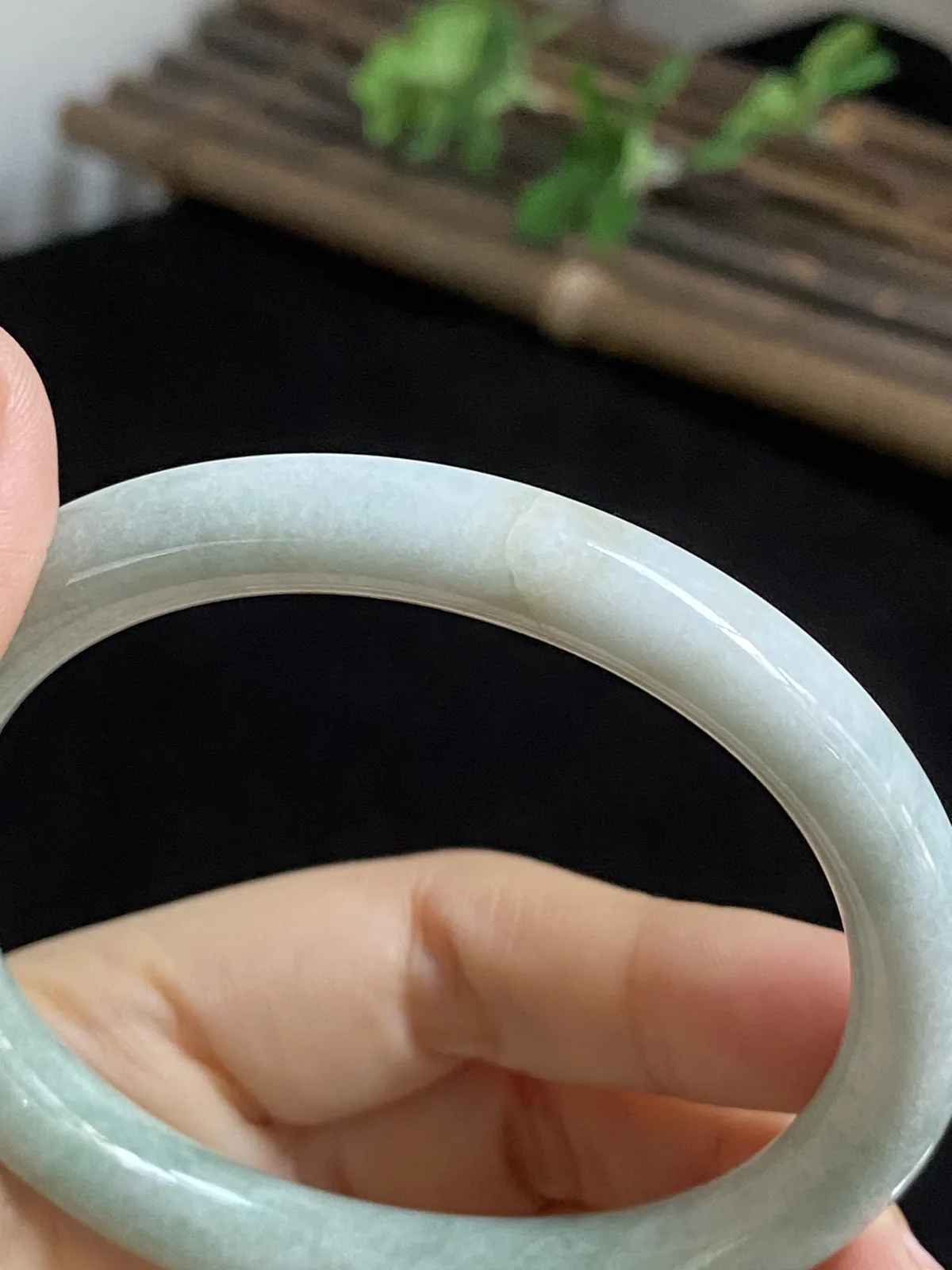 贵妃镯58.5圈口，翡翠手镯