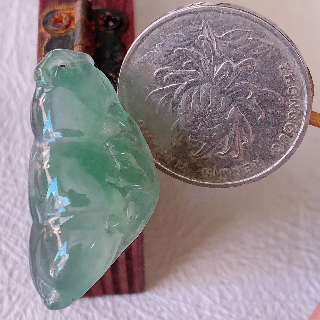 自然光实拍，冰种飘花翡翠四季豆吊坠，平安豆福豆玉坠，冰润通透，豆粒饱满，寓意：豆蔻年华！#46.16