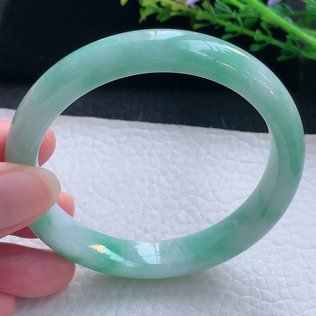 js自然光58.5*11.3*7.8平安镯 翡翠a货玉手镯精美飘绿宽边玉手环