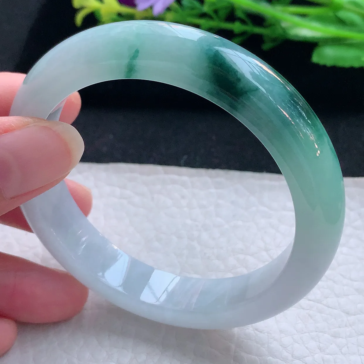 nr自然光56*12.2*8.5平安镯 翡翠a货玉手镯飘蓝花宽边玉手环