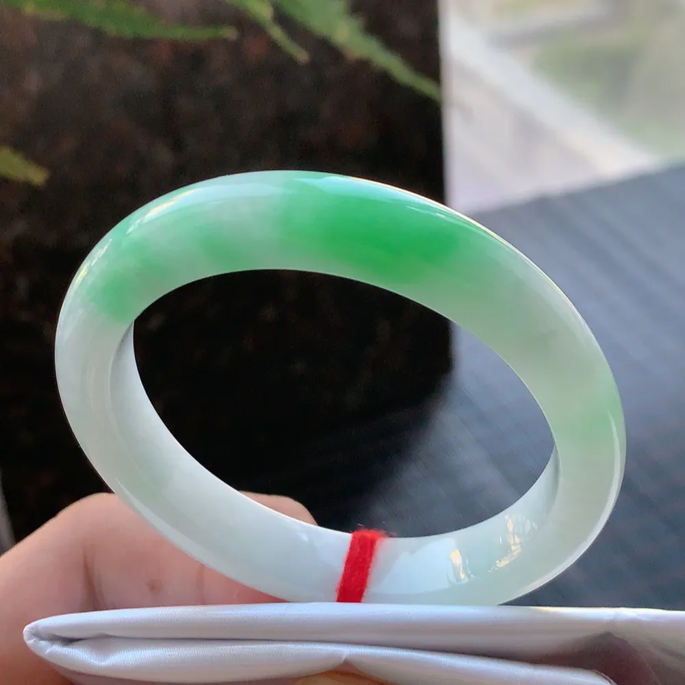 贵妃冰糯阳绿 无瑕 尺寸:54.9/49/10.2/7.6 色好🥰🥰