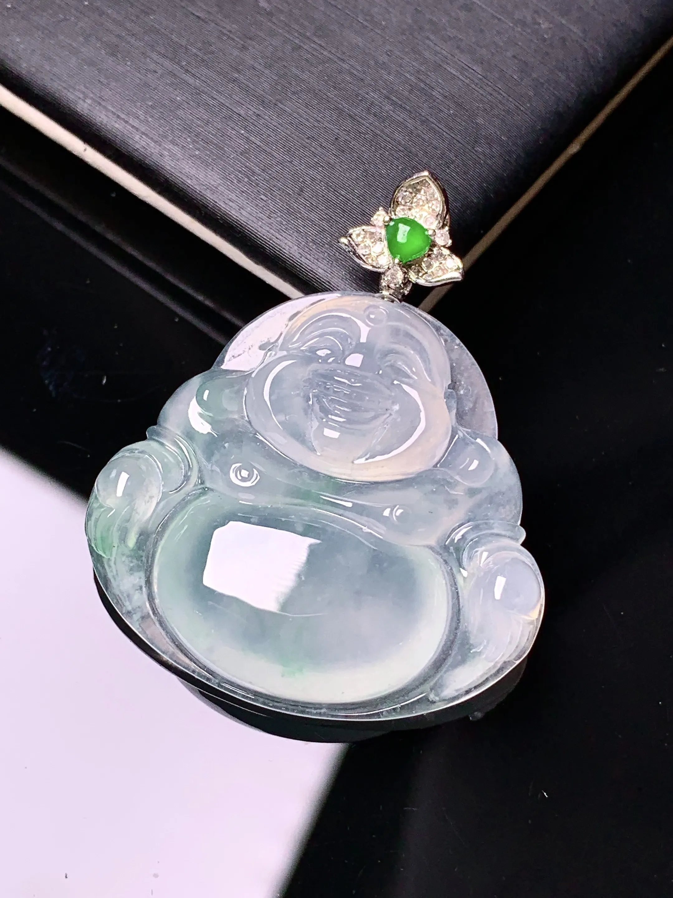 18k金钻镶嵌冰种佛公吊坠 玉质细腻 色泽清新艳丽 整体尺寸34.3*28.8*6