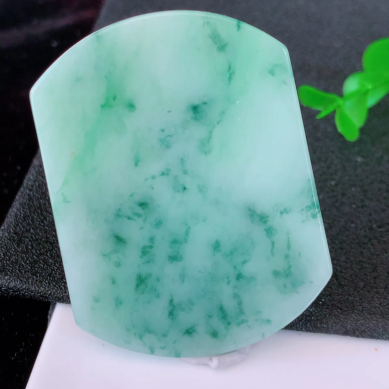 自然光实拍，冰润飘花翡翠平安无事牌吊坠，平平安安，无事牌翠色灵动，佩戴平安时尚！#46.16