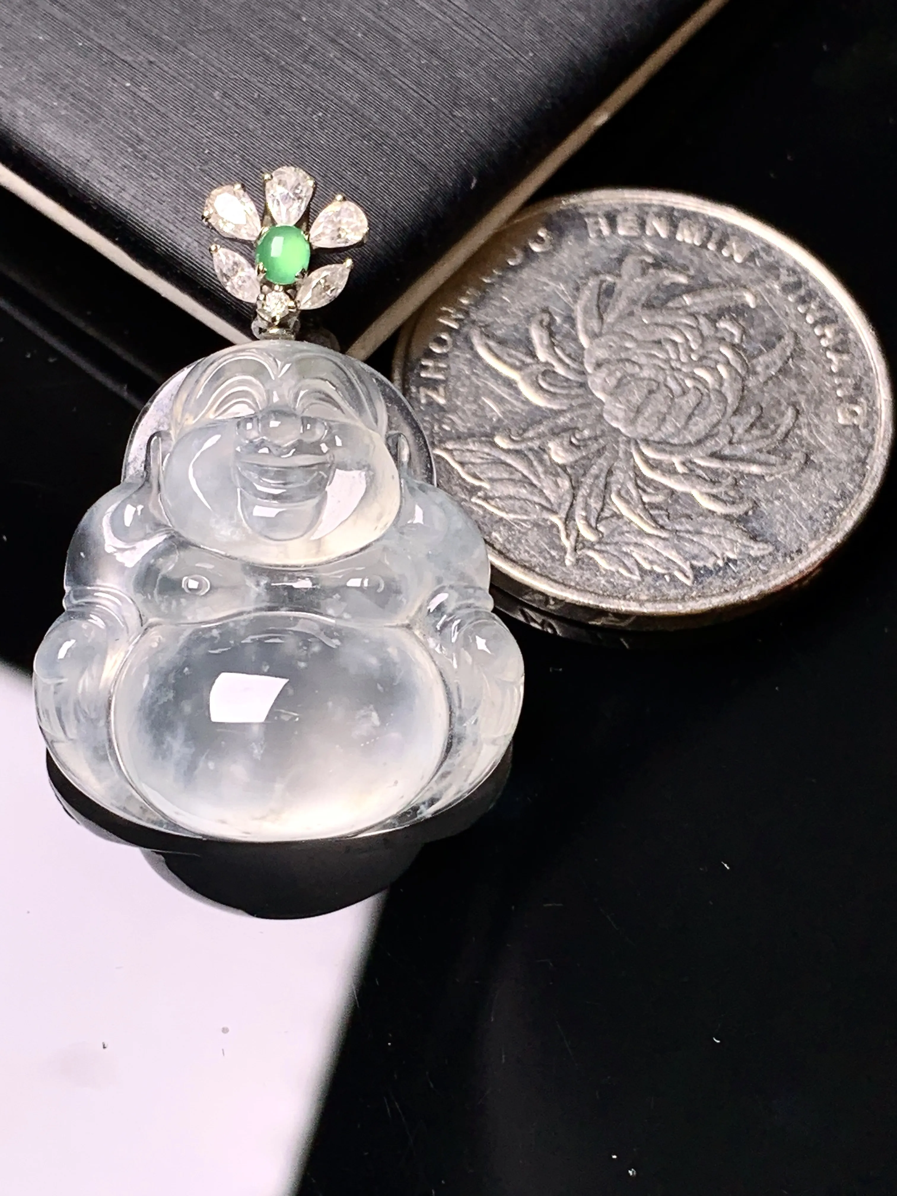 18k金钻镶嵌冰种佛公吊坠 玉质细腻 色泽清新艳丽 整体尺寸30.2*21.8*8