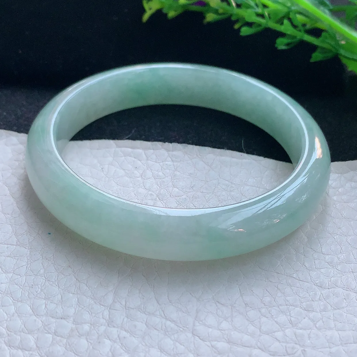 js自然光58*11.8*7.5平安镯 翡翠a货玉手镯精美冰晴宽边玉手环