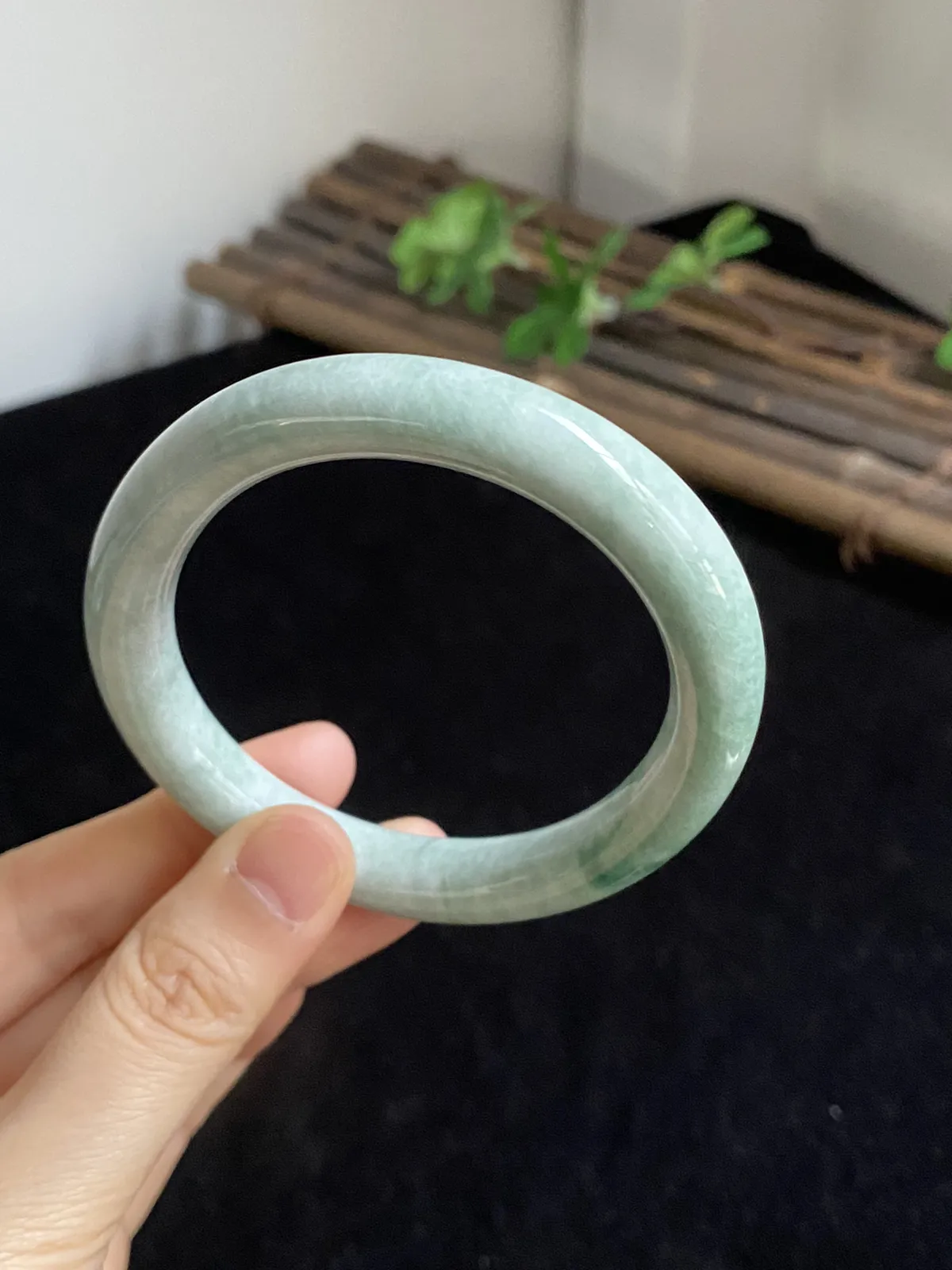 贵妃镯59圈口，翡翠手镯