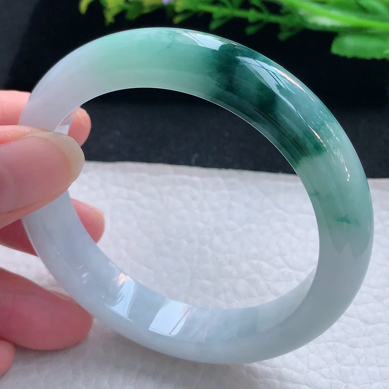 nr自然光56*12.2*8.5平安镯 翡翠a货玉手镯飘蓝花宽边玉手环