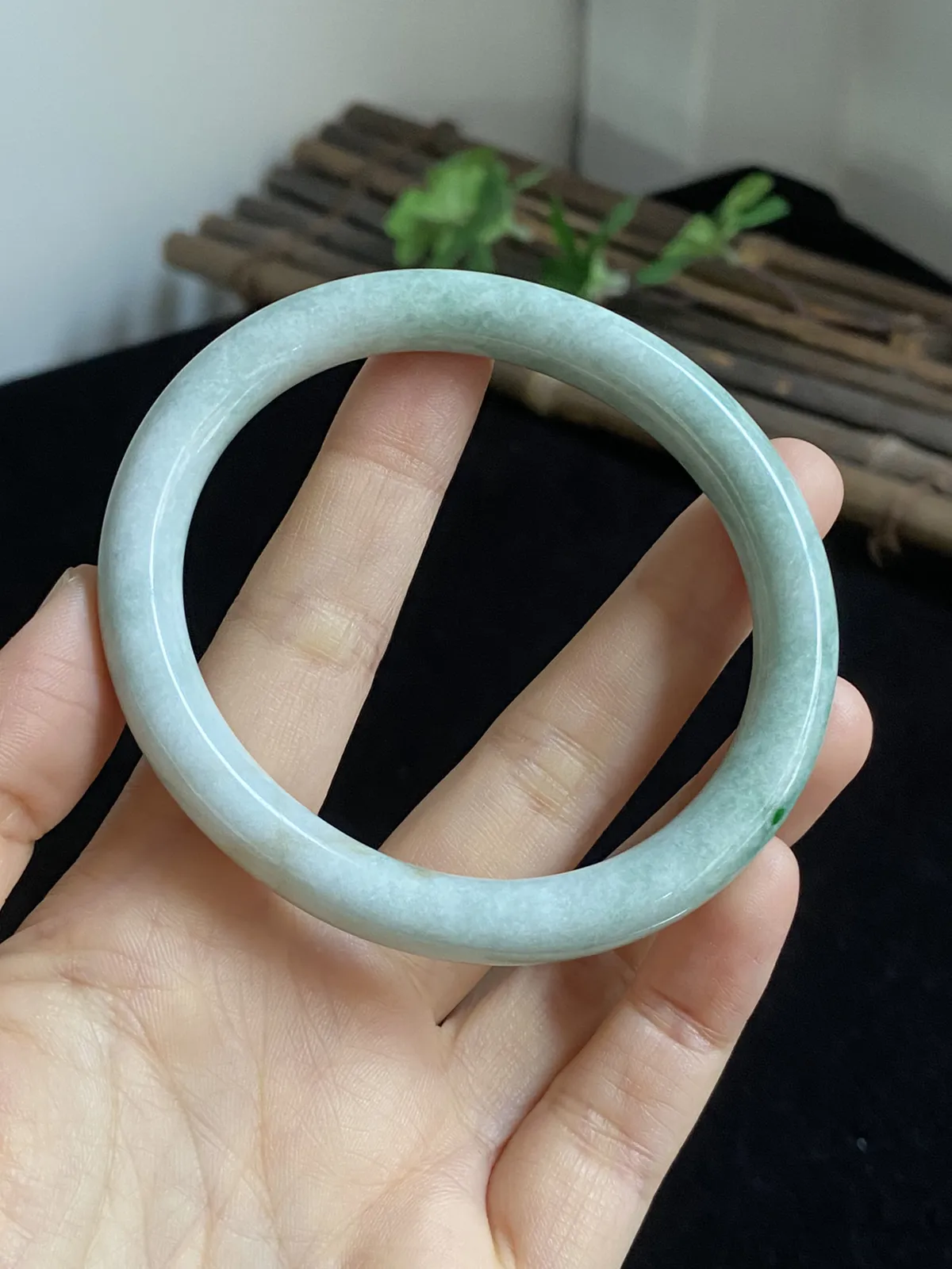 贵妃镯58.5圈口，翡翠手镯