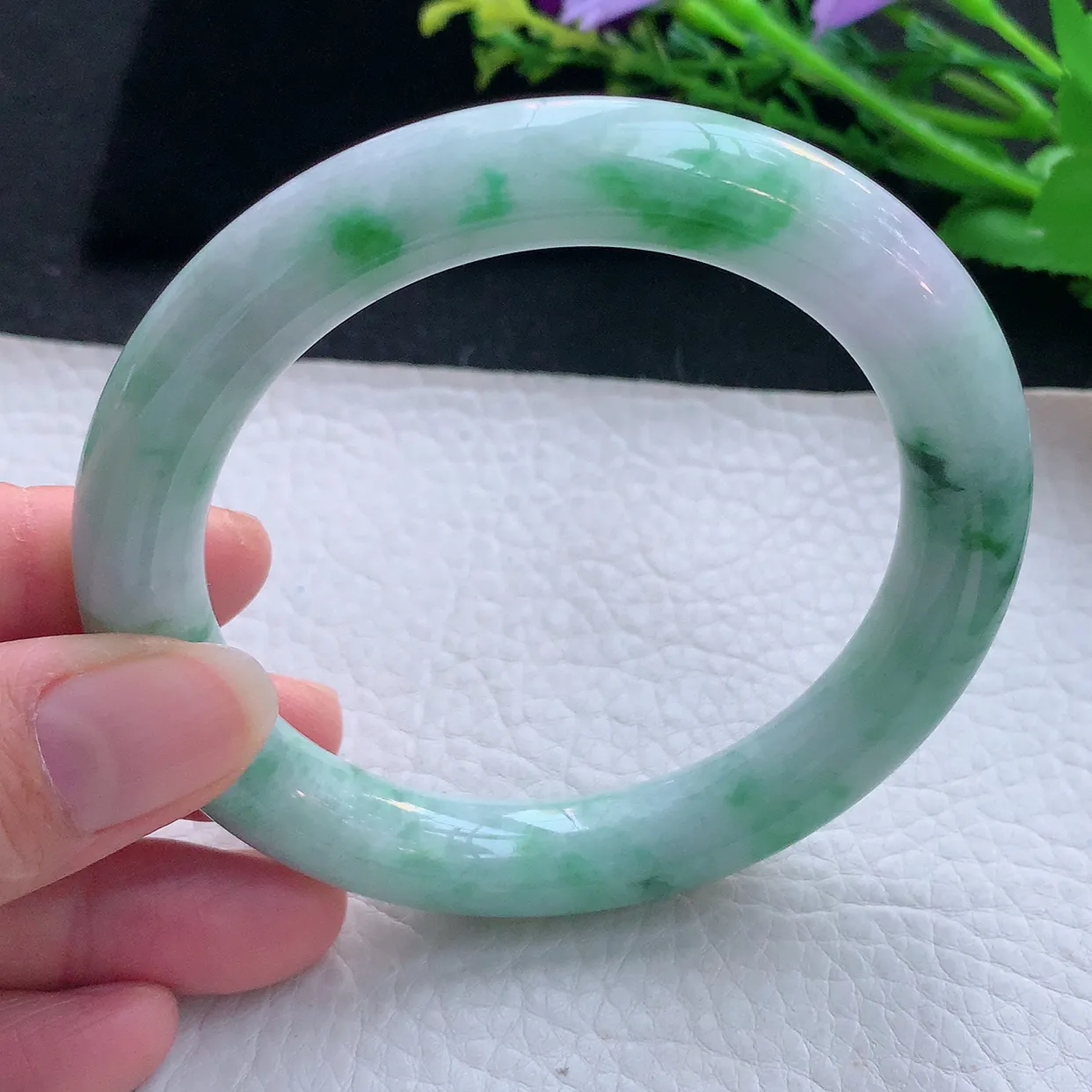 n大圈口60*10.9美人镯 翡翠a货玉手镯精美春带彩圆条玉手环