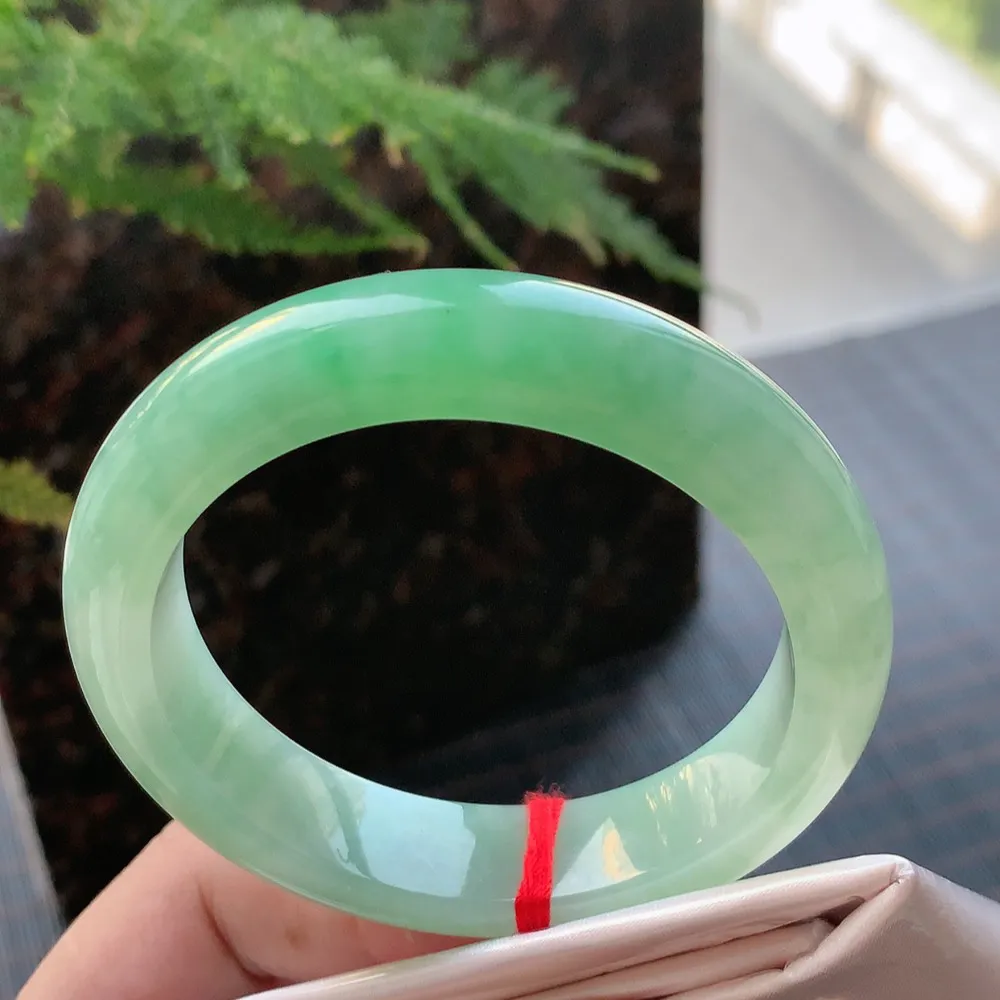 正圈冰糯阳绿 无瑕 尺寸:52.7/12.5/8.4 色好