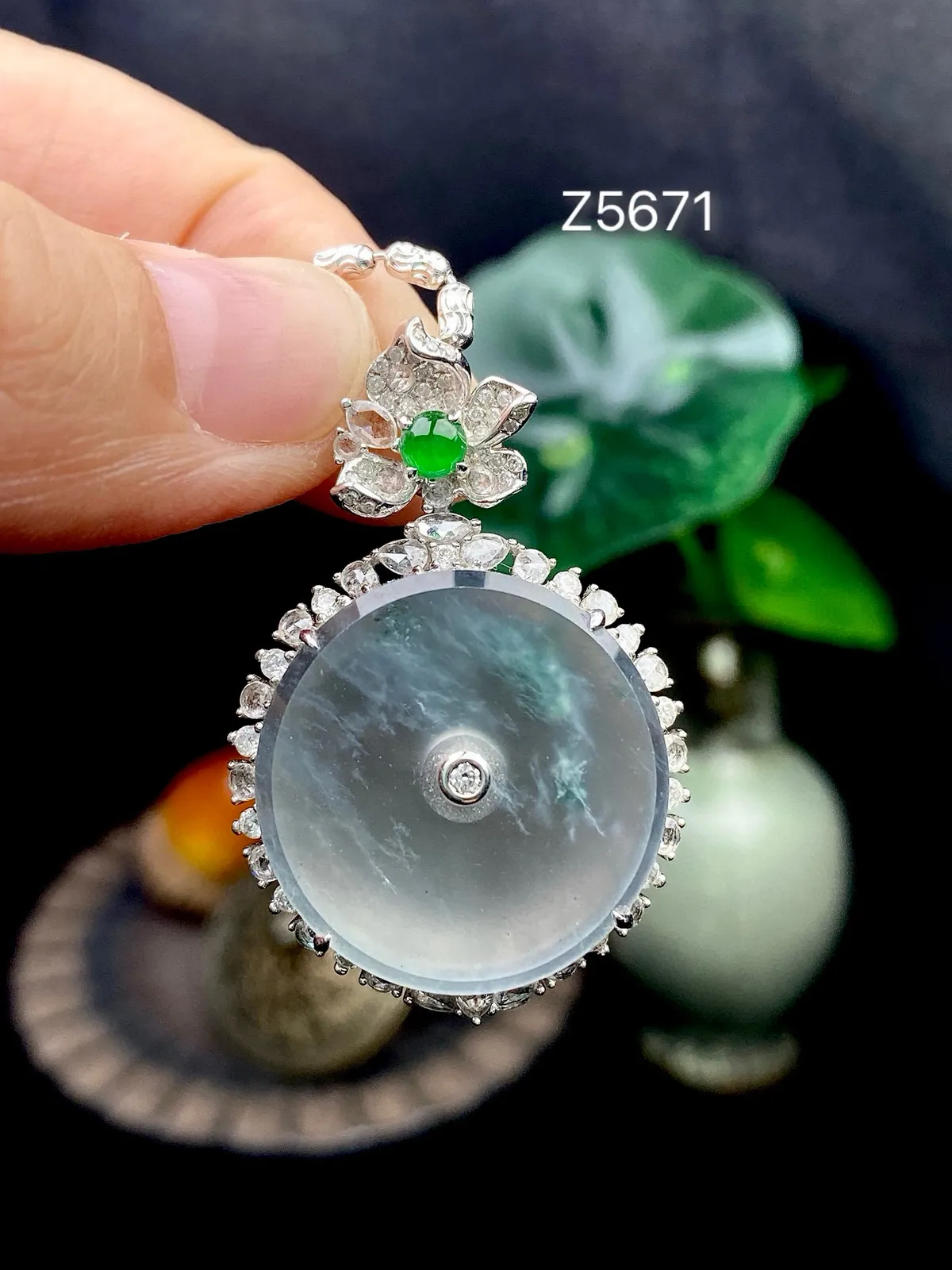 【冰种圆无事牌】老坑雪花棉，质地细腻，种水色俱全，冰透闪亮，18k金钻镶嵌，裸石尺寸20.7*3.3