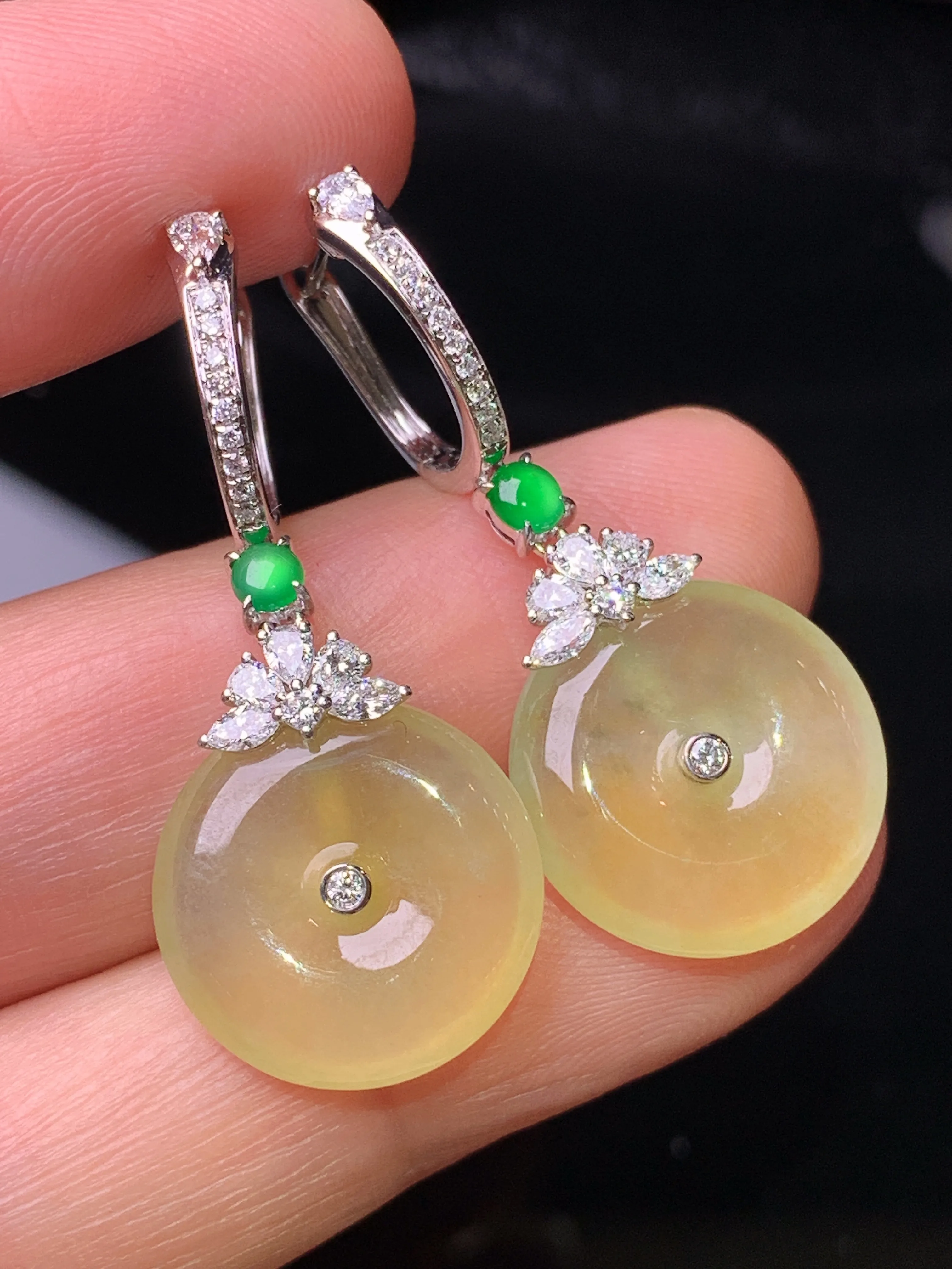 18k金钻镶嵌黄翡平安扣耳坠 玉质细腻 色泽清新艳丽 整体尺寸34.3*15*4