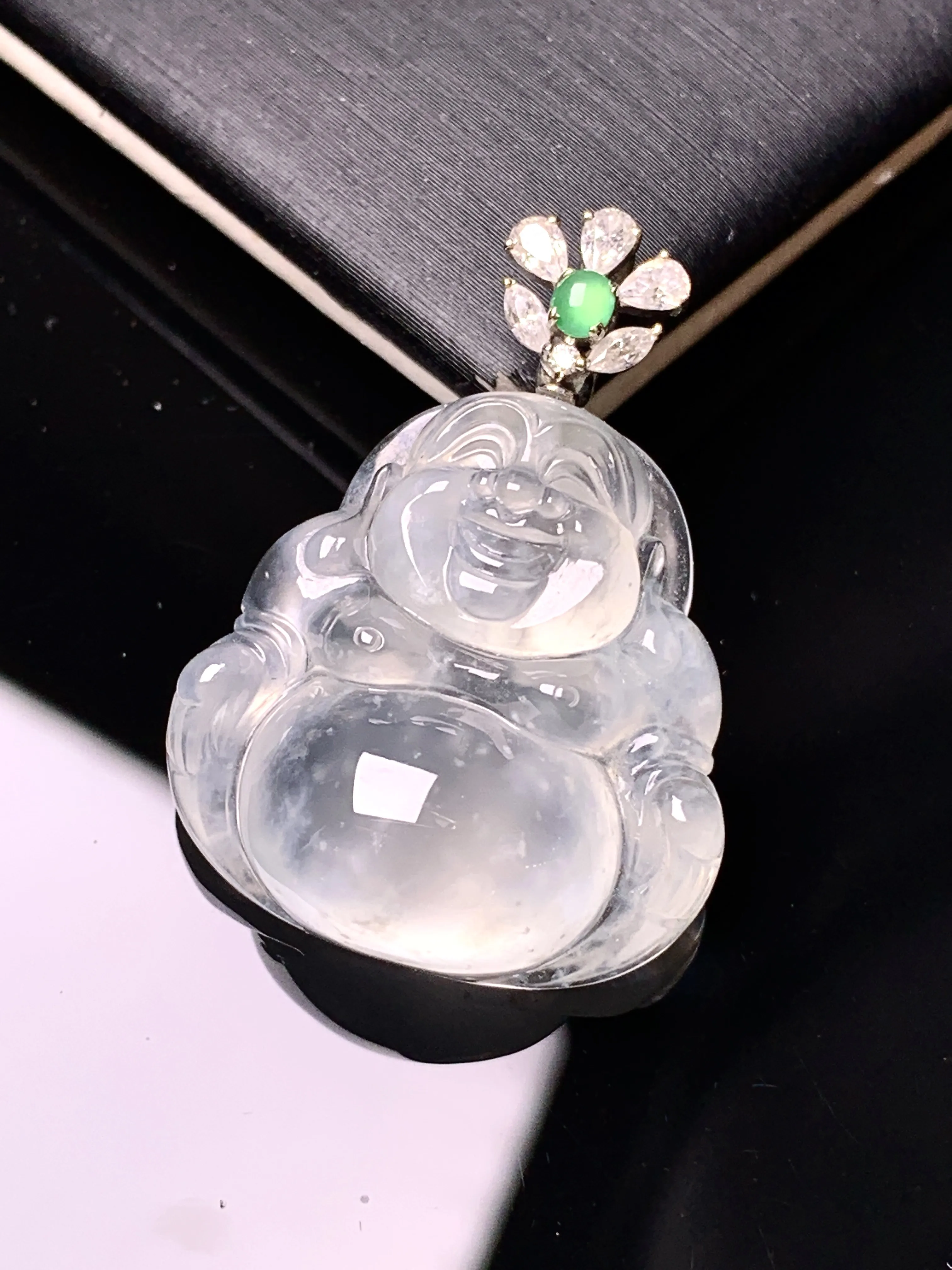 18k金钻镶嵌冰种佛公吊坠 玉质细腻 色泽清新艳丽 整体尺寸30.2*21.8*8