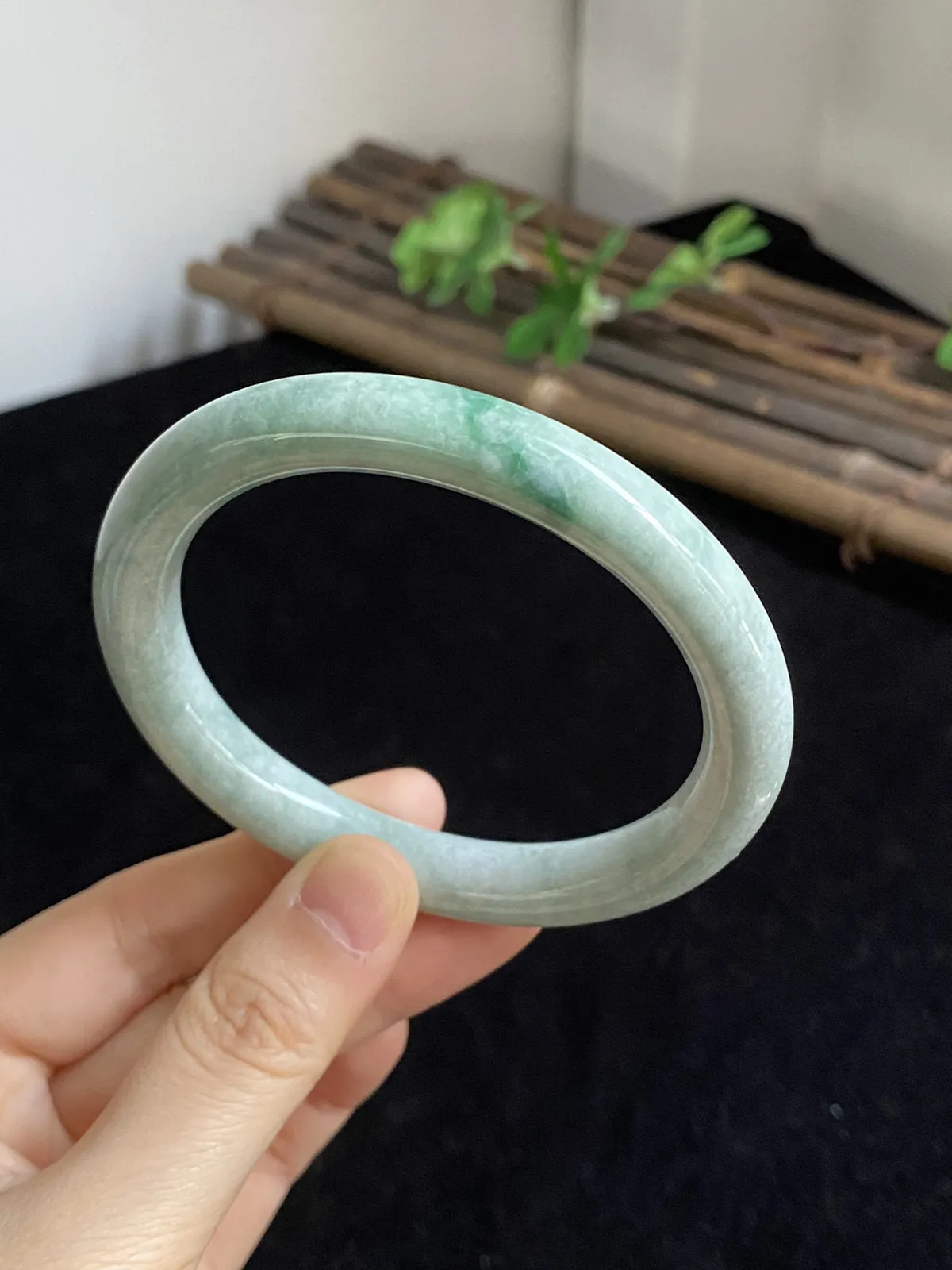 贵妃镯59圈口，翡翠手镯