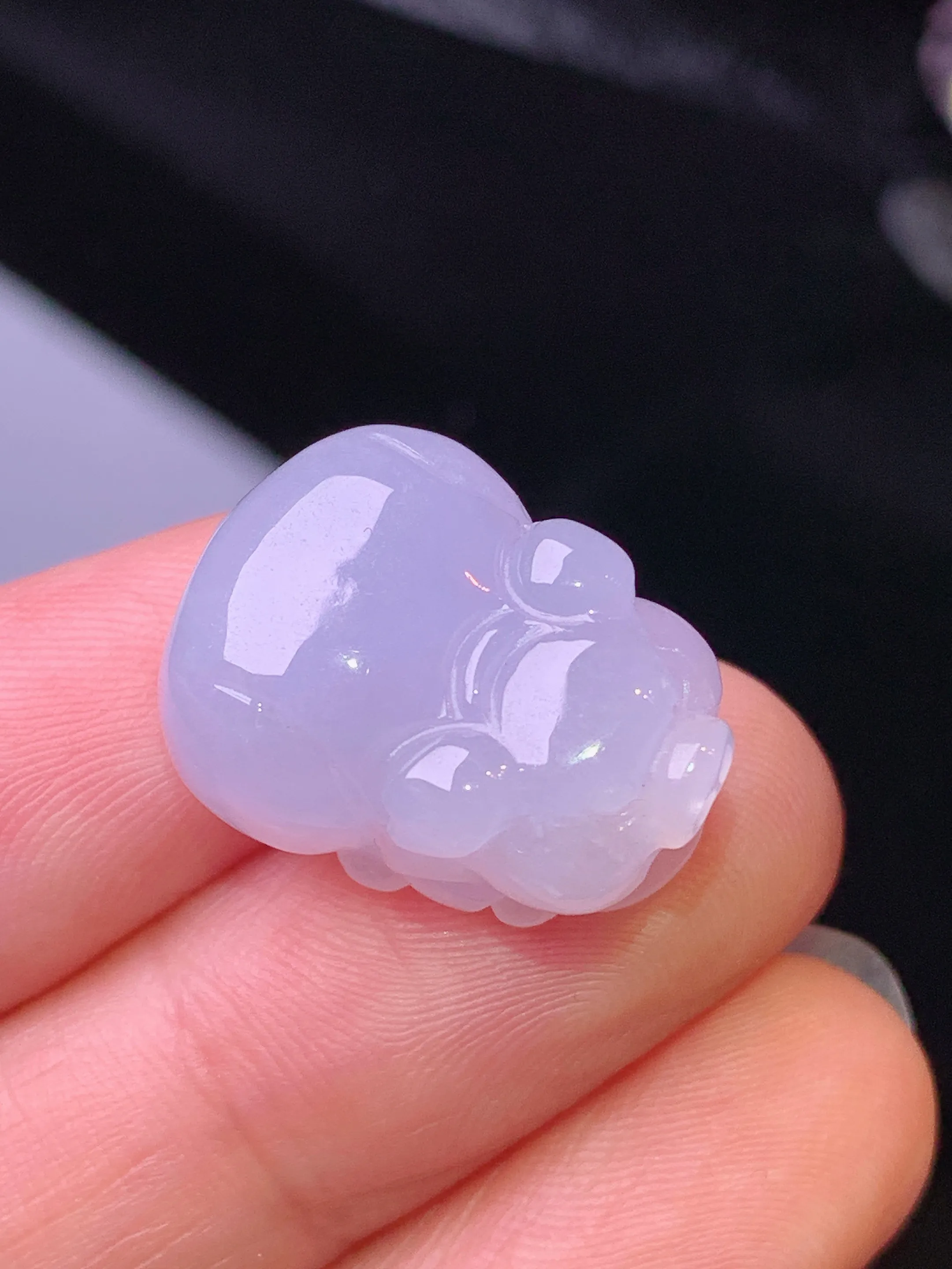 淡紫罗兰生肖猪吊坠 玉质细腻 色泽艳丽 整体尺寸19*15*10.5