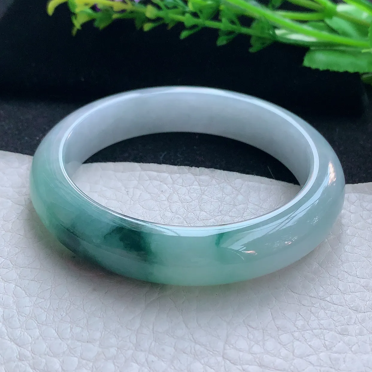 nr自然光56*12.2*8.5平安镯 翡翠a货玉手镯飘蓝花宽边玉手环