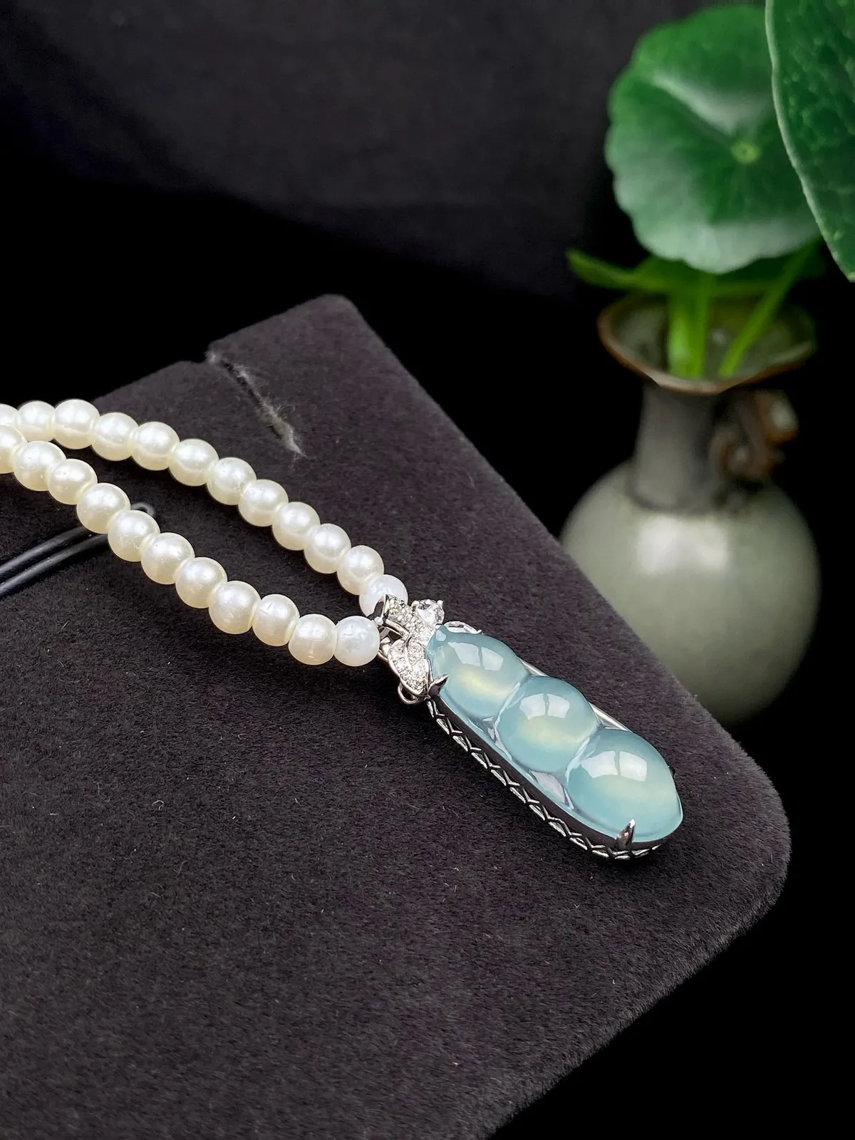 【冰种晴底福豆吊坠】小精品滴流，种地上乘，冰感十足，通透起光，饱满圆润，18k金钻镶嵌，裸石尺寸21