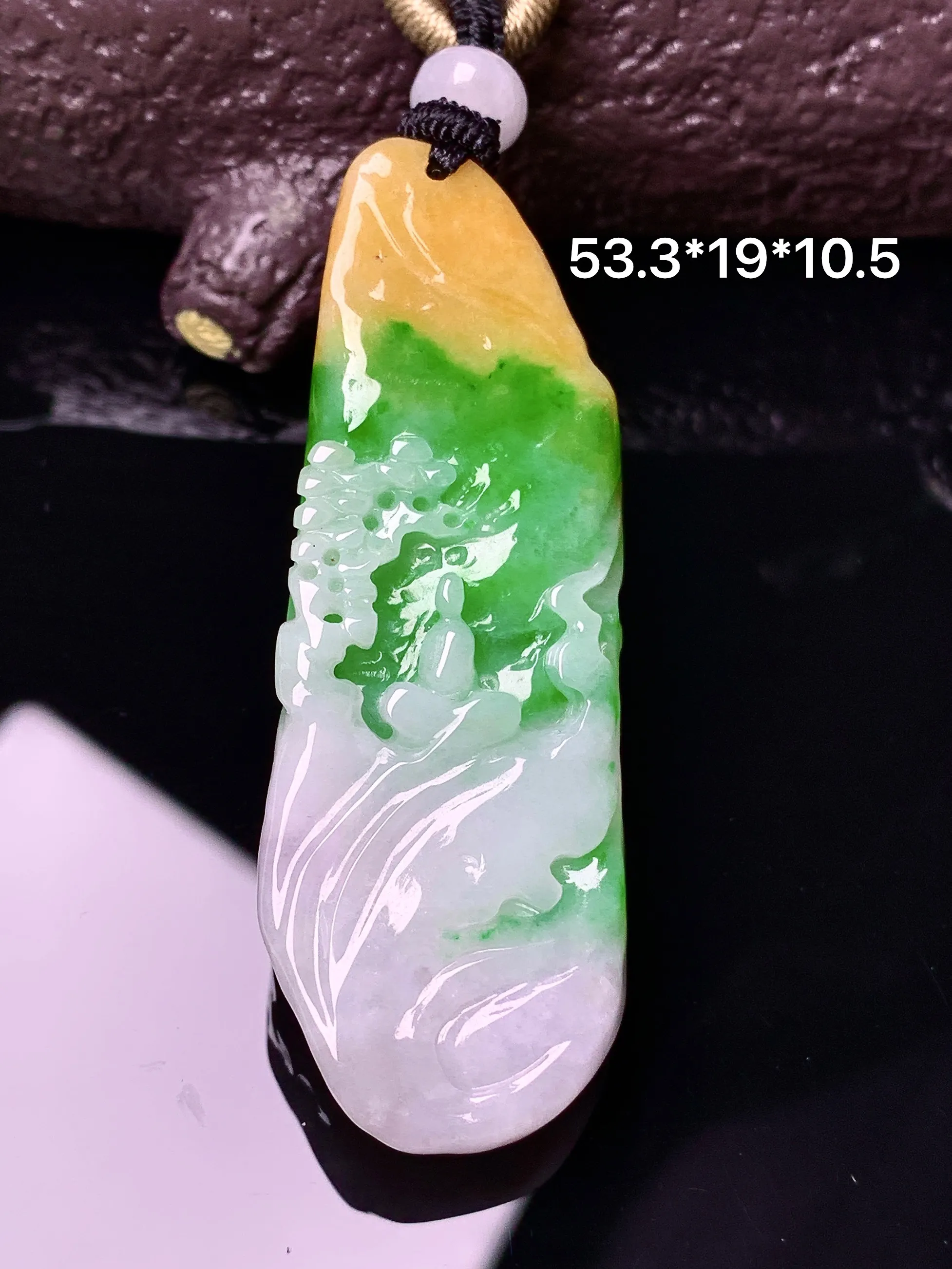 飘黄绿悟道山水牌子吊坠 玉质细腻 色泽清新艳丽 整体尺寸53.3*19*10.5