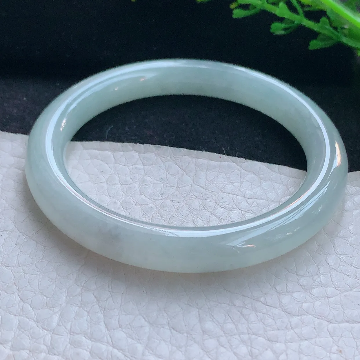 n自然光54*8.8美人镯 翡翠a货玉手镯精美纯美圆条玉手环 叮当镯