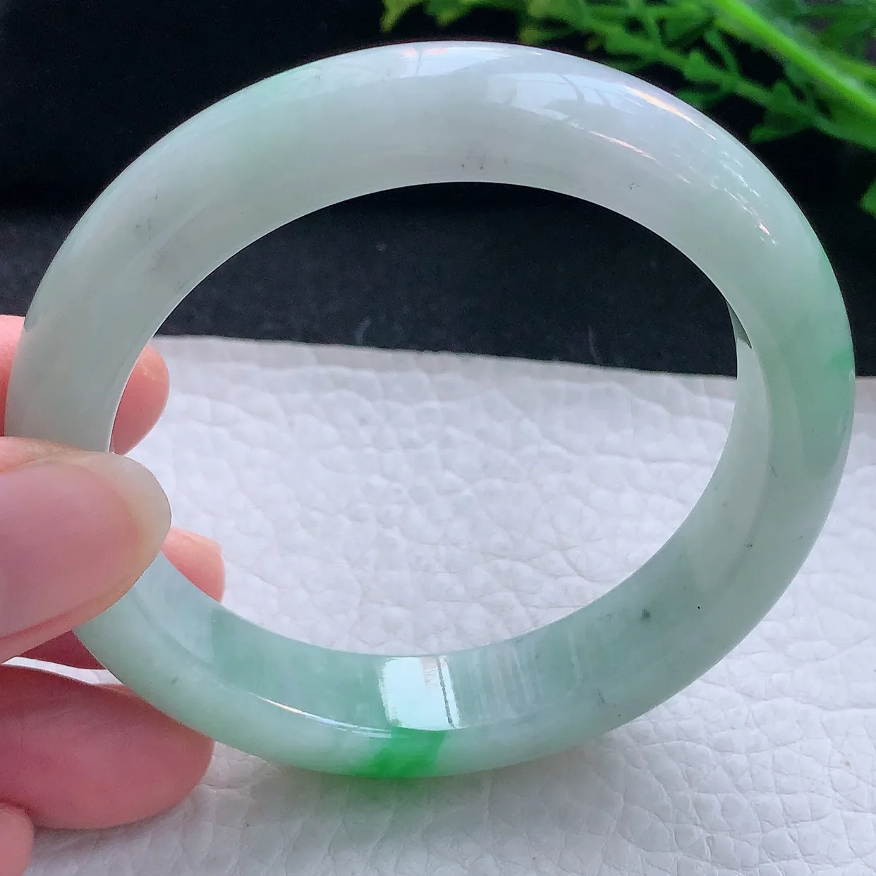 n自然光56*12.5*8.5平安镯 翡翠a货玉手镯精美飘阳绿宽边玉手环