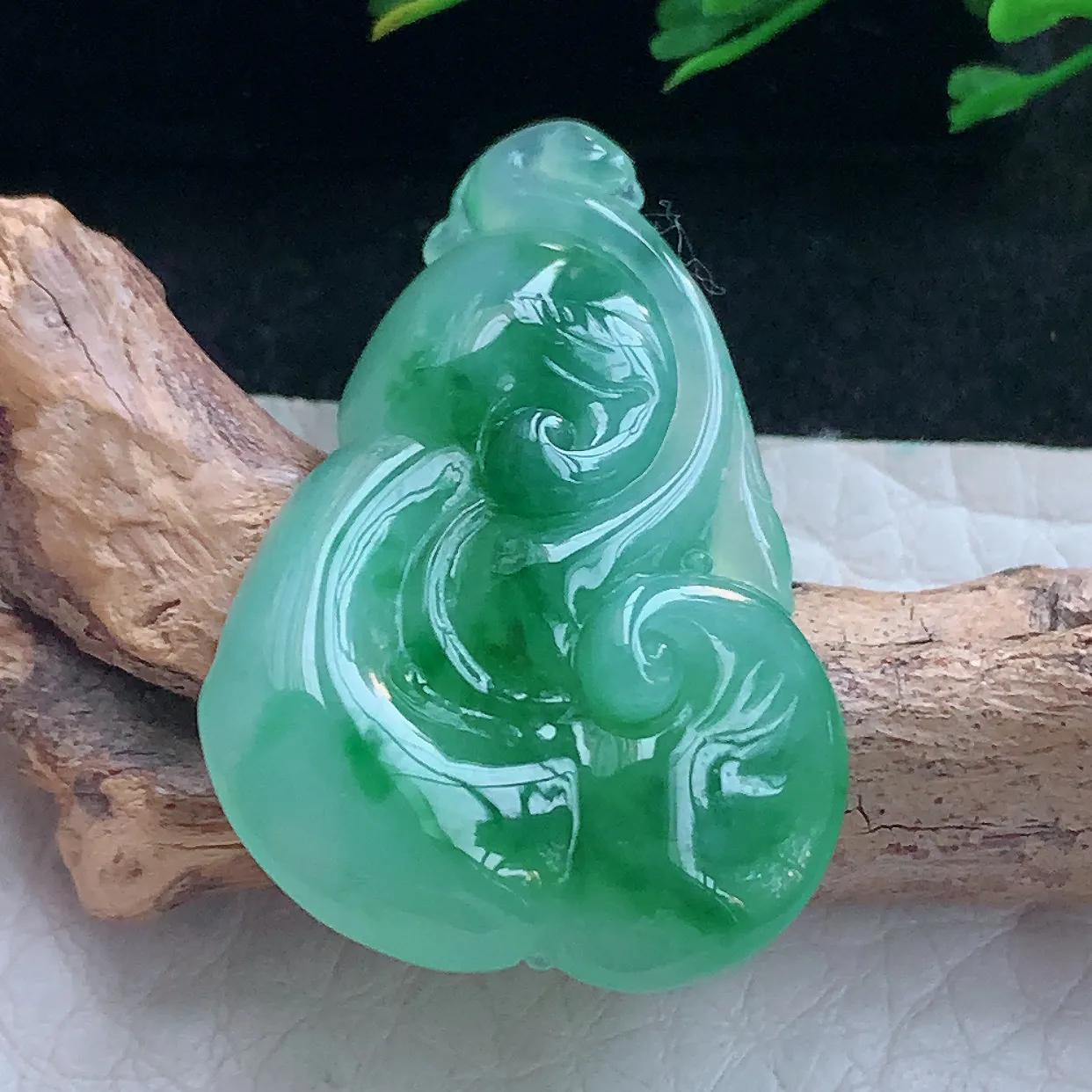 lz自然光31*20.8*6.2缅甸翡翠精雕冰绿祥云如意玉吊坠 玉挂件