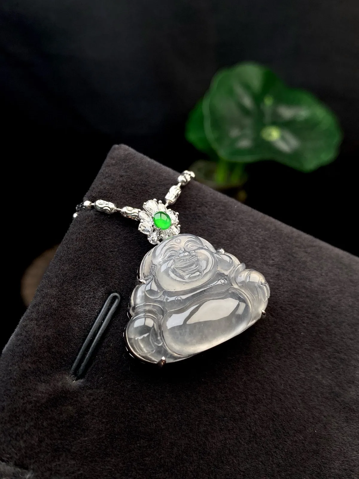 【冰种佛公吊坠】种水上乘，晶莹剔透，纯净通透，莹光感很强，18k金钻镶嵌，裸石尺寸18*25.2*5