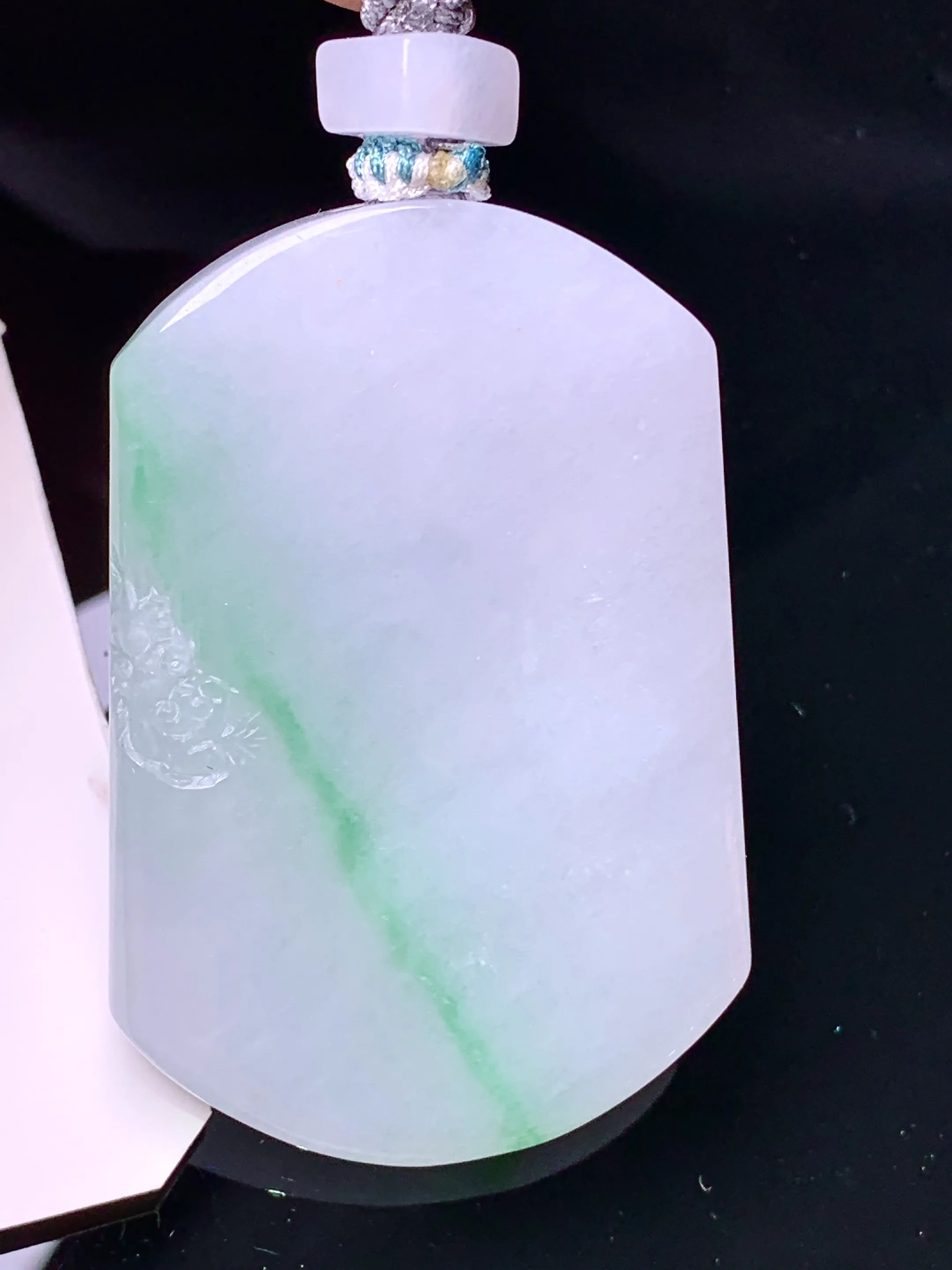 飘绿无事牌吊坠 玉质细腻 色泽清新艳丽 整体尺寸47.5*32.2*5.8