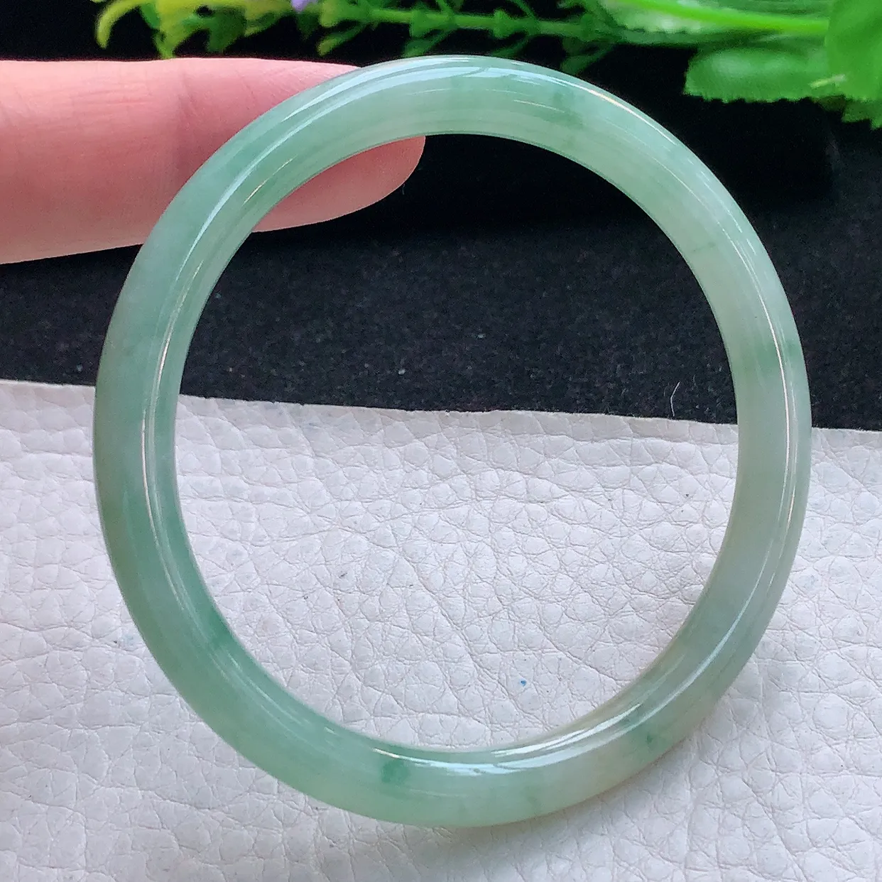 xx自然光57*6.8*7叮当镯 翡翠a货玉手镯三彩圆条玉手环 美人镯