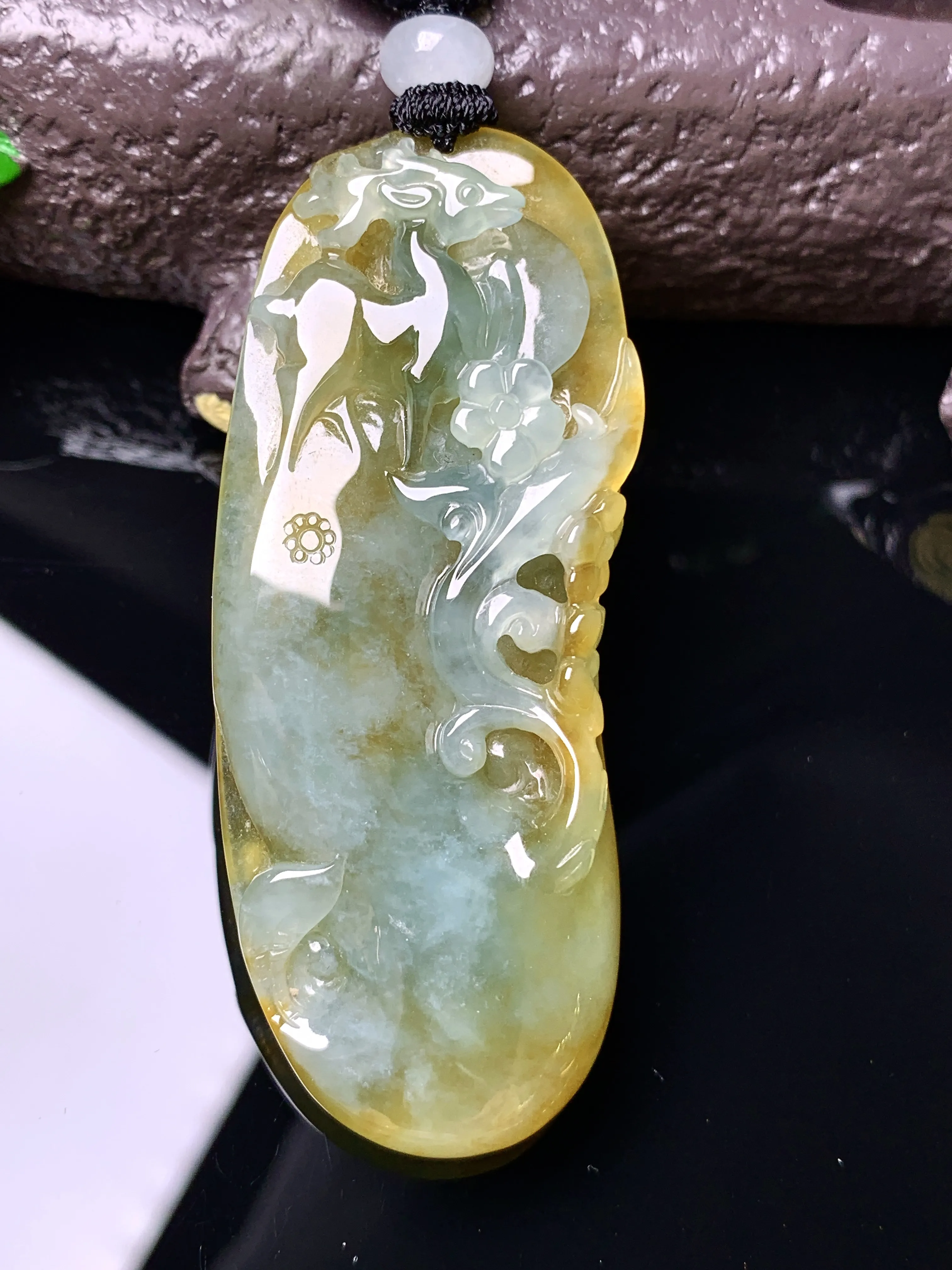 冰黄翡梅花鹿吊坠 玉质细腻 色泽清新艳丽 整体尺寸59*23.2*7.8