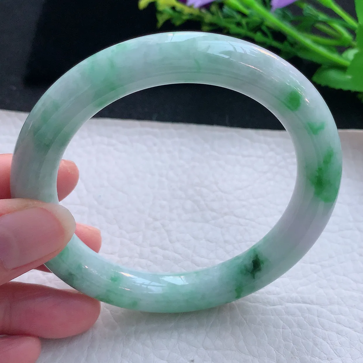 n大圈口60*10.9美人镯 翡翠a货玉手镯精美春带彩圆条玉手环
