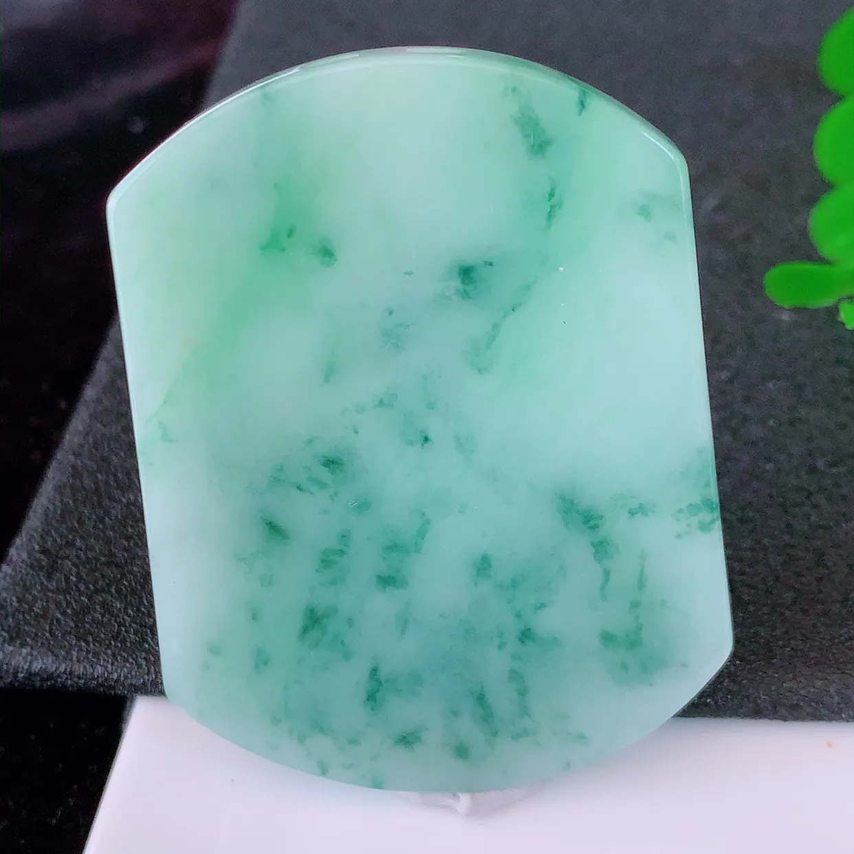 自然光实拍，冰润飘花翡翠平安无事牌吊坠，平平安安，无事牌翠色灵动，佩戴平安时尚！#46.16