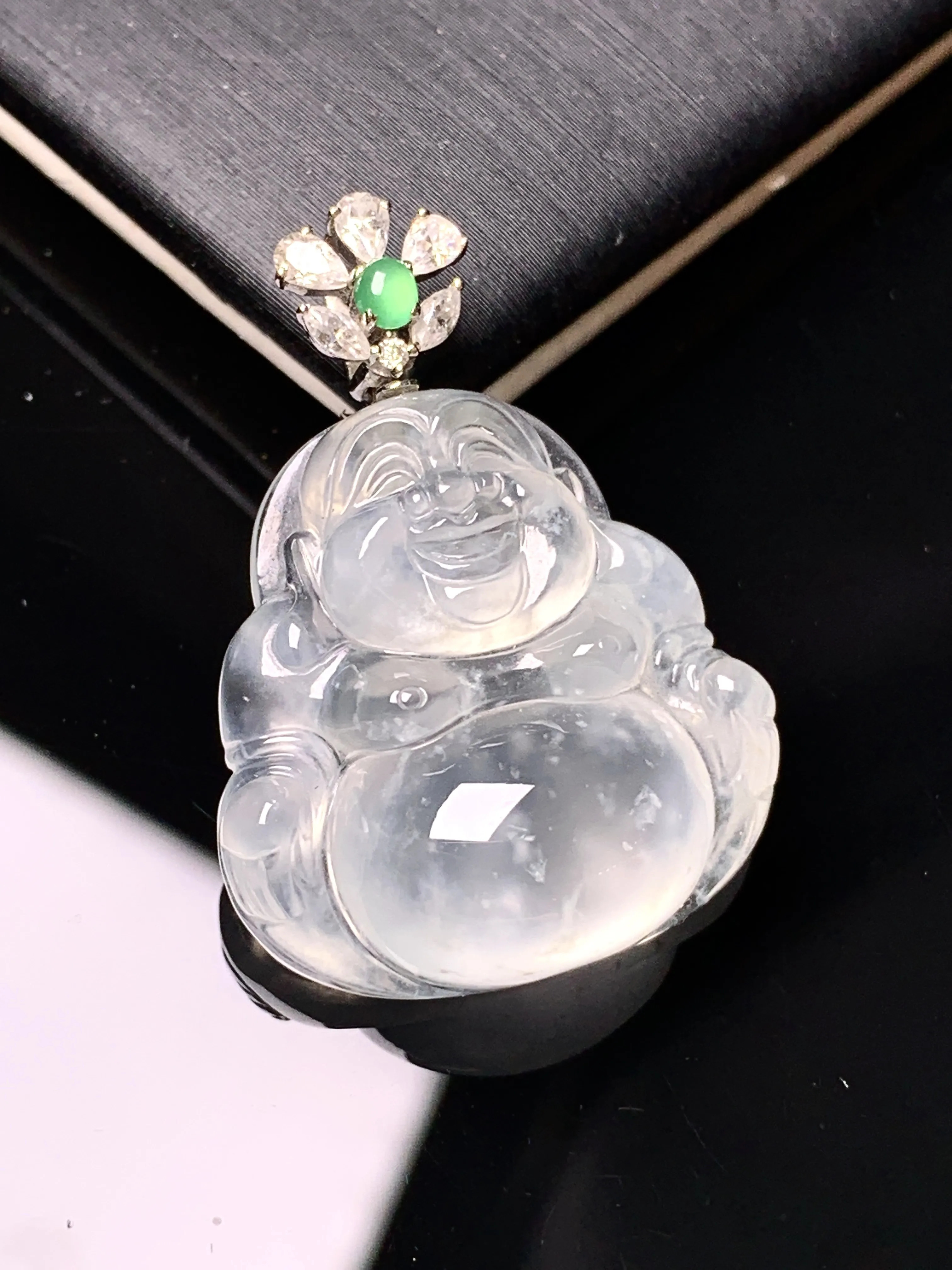 18k金钻镶嵌冰种佛公吊坠 玉质细腻 色泽清新艳丽 整体尺寸30.2*21.8*8